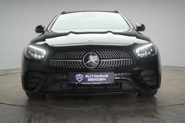Mercedes-Benz 300 view 2