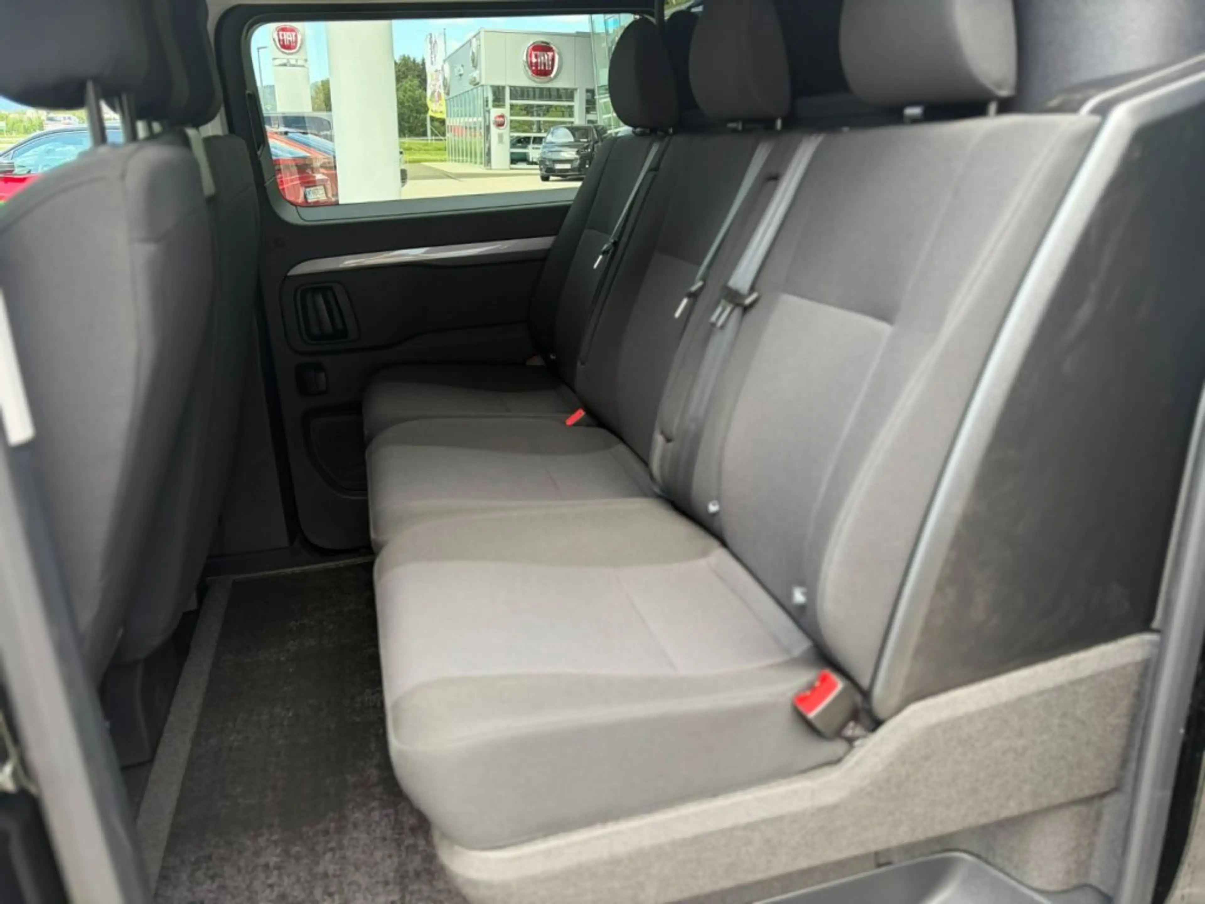Toyota Proace DKB L2, Gewerbewochen — photo 9