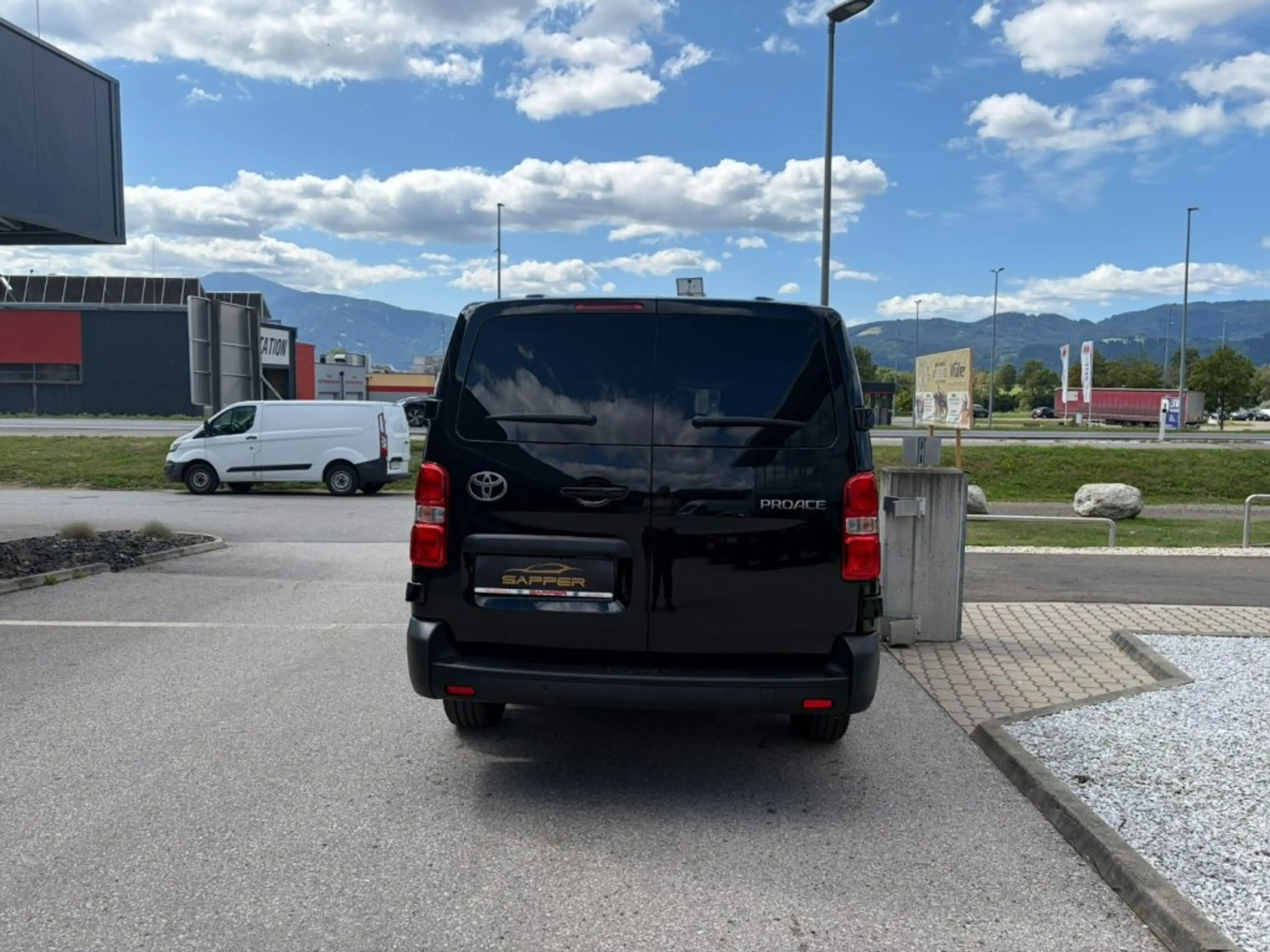 Toyota Proace DKB L2, Gewerbewochen — photo 5