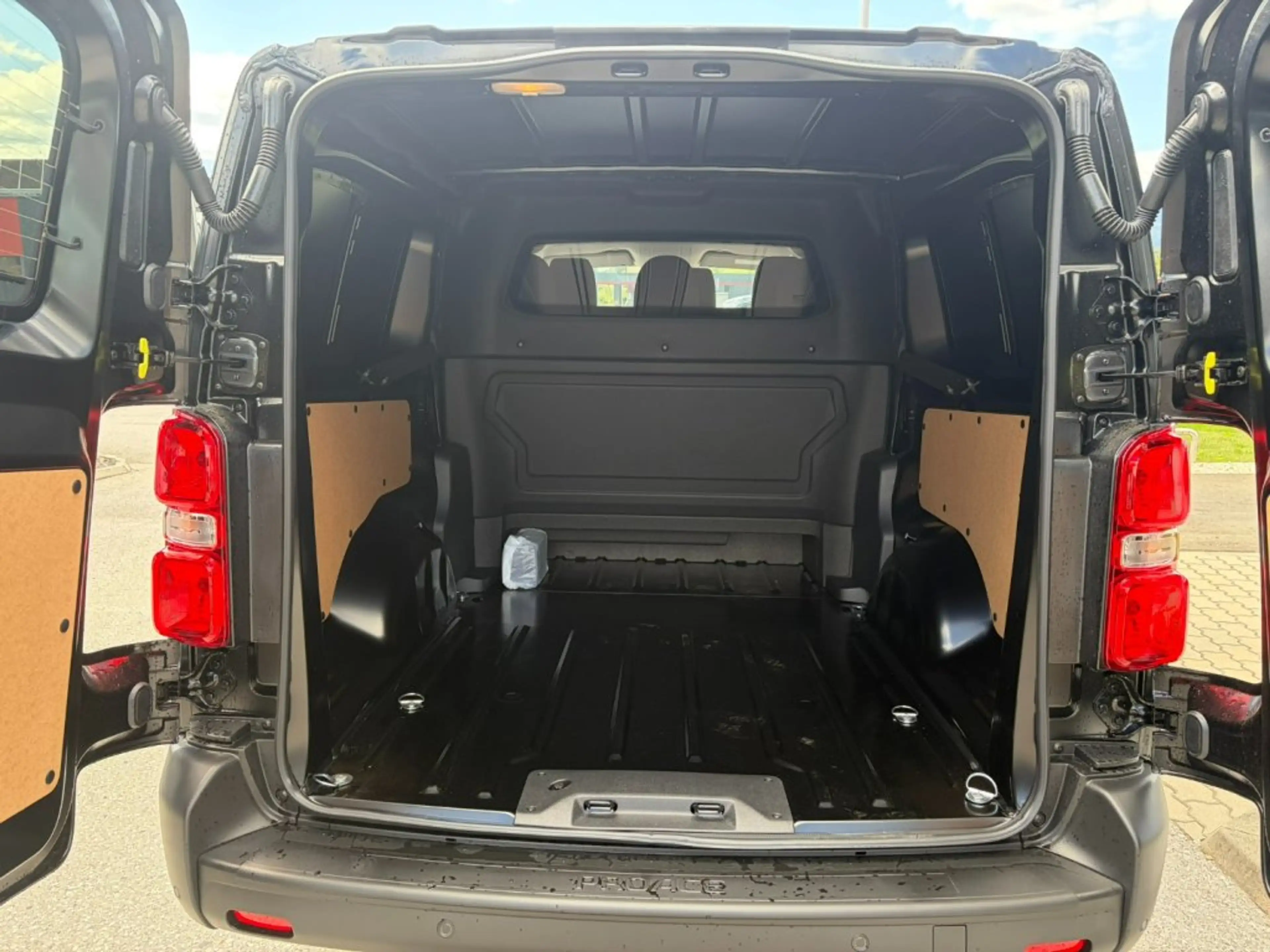 Toyota Proace DKB L2, Gewerbewochen — photo 7