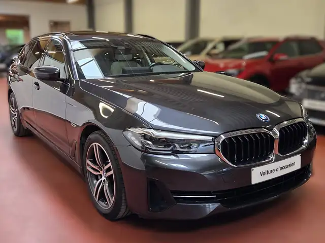 BMW 520 eA HYBRID (204cv) + TOIT PANO + CUIR + LED + CAM + Garantie