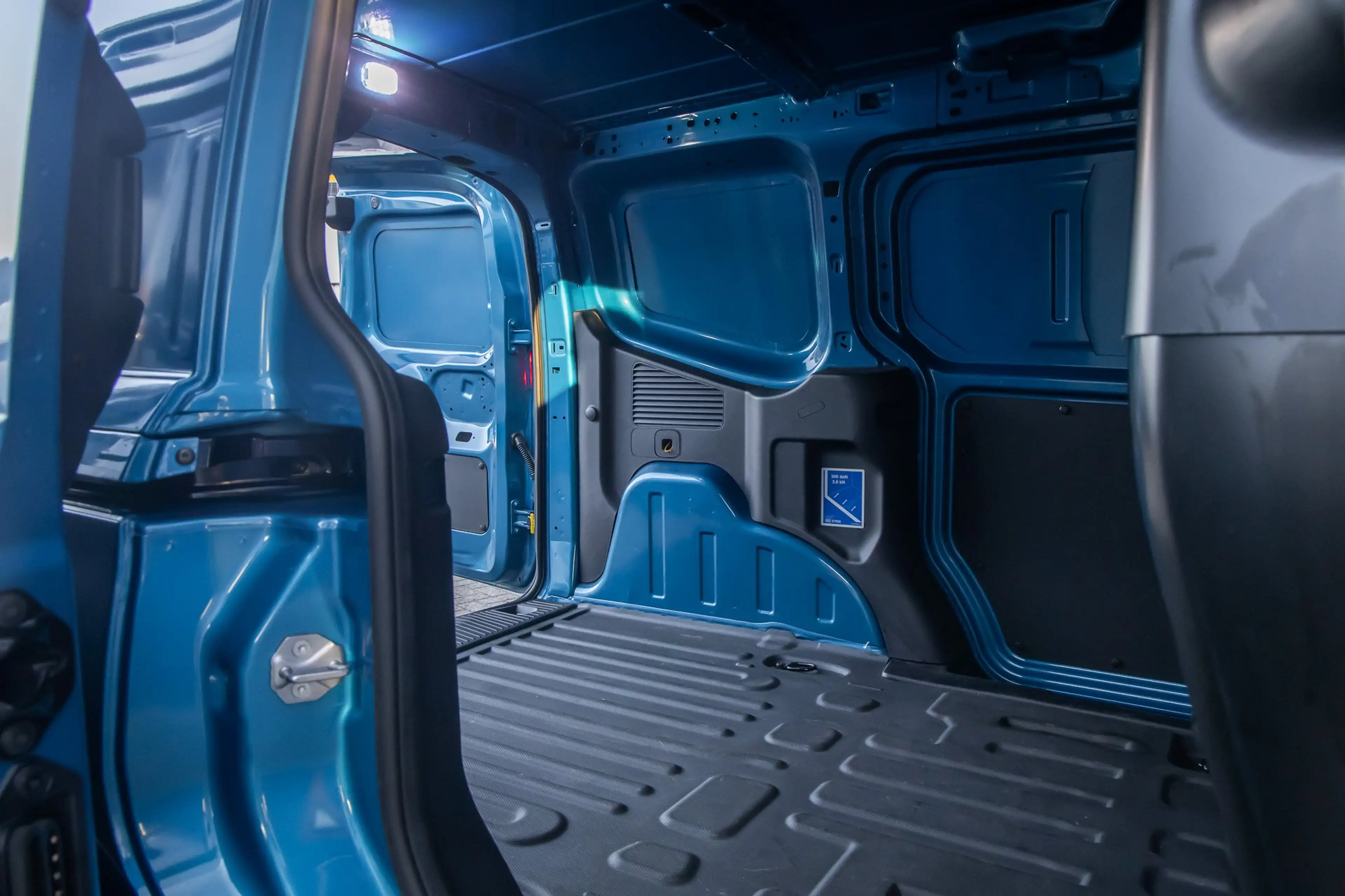 Ford E-Transit Cour. Limited 44 kWh | Trekhaak | Camera | Adap.cr — photo 17