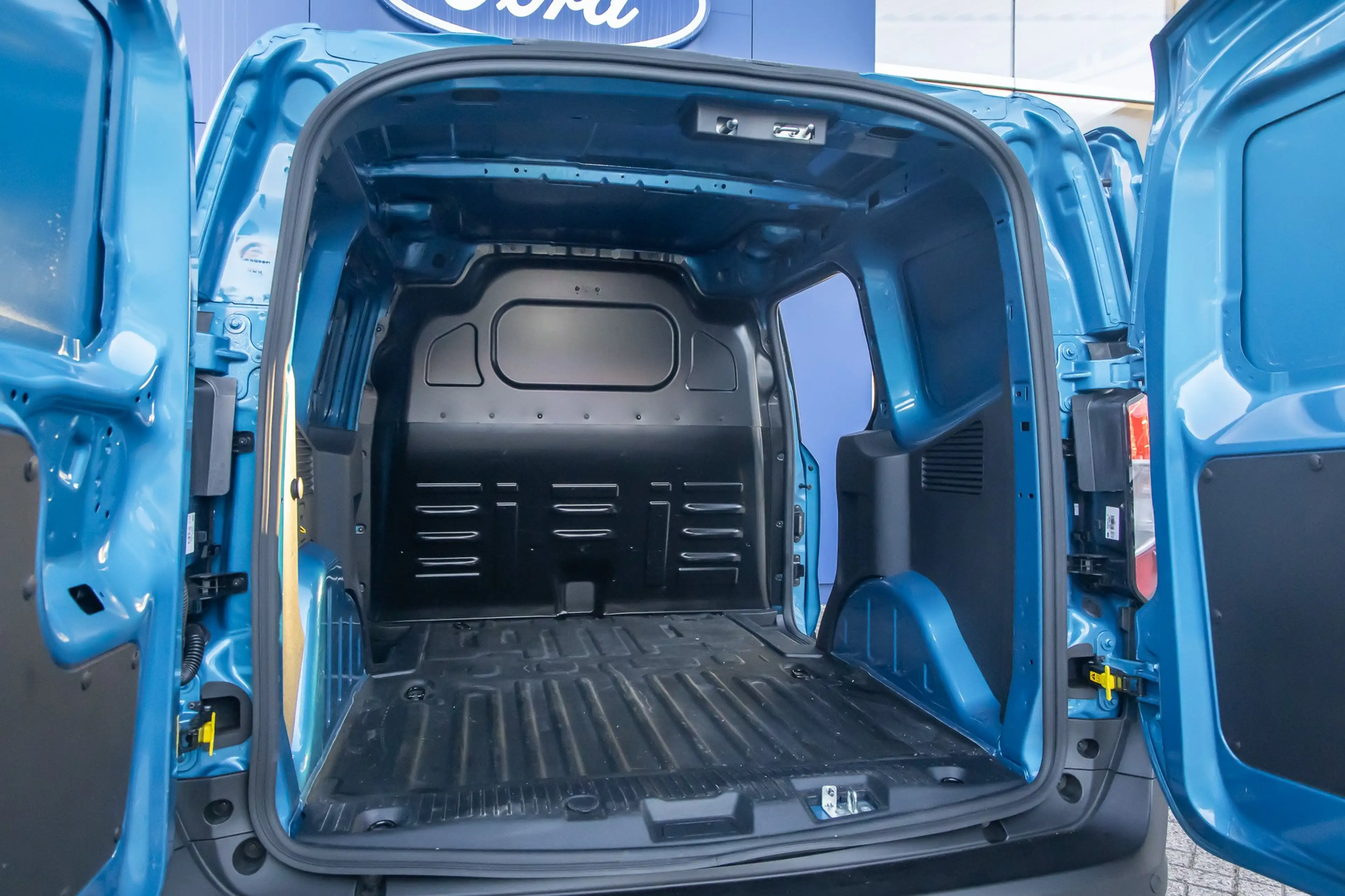 Ford E-Transit Cour. Limited 44 kWh | Trekhaak | Camera | Adap.cr — photo 13