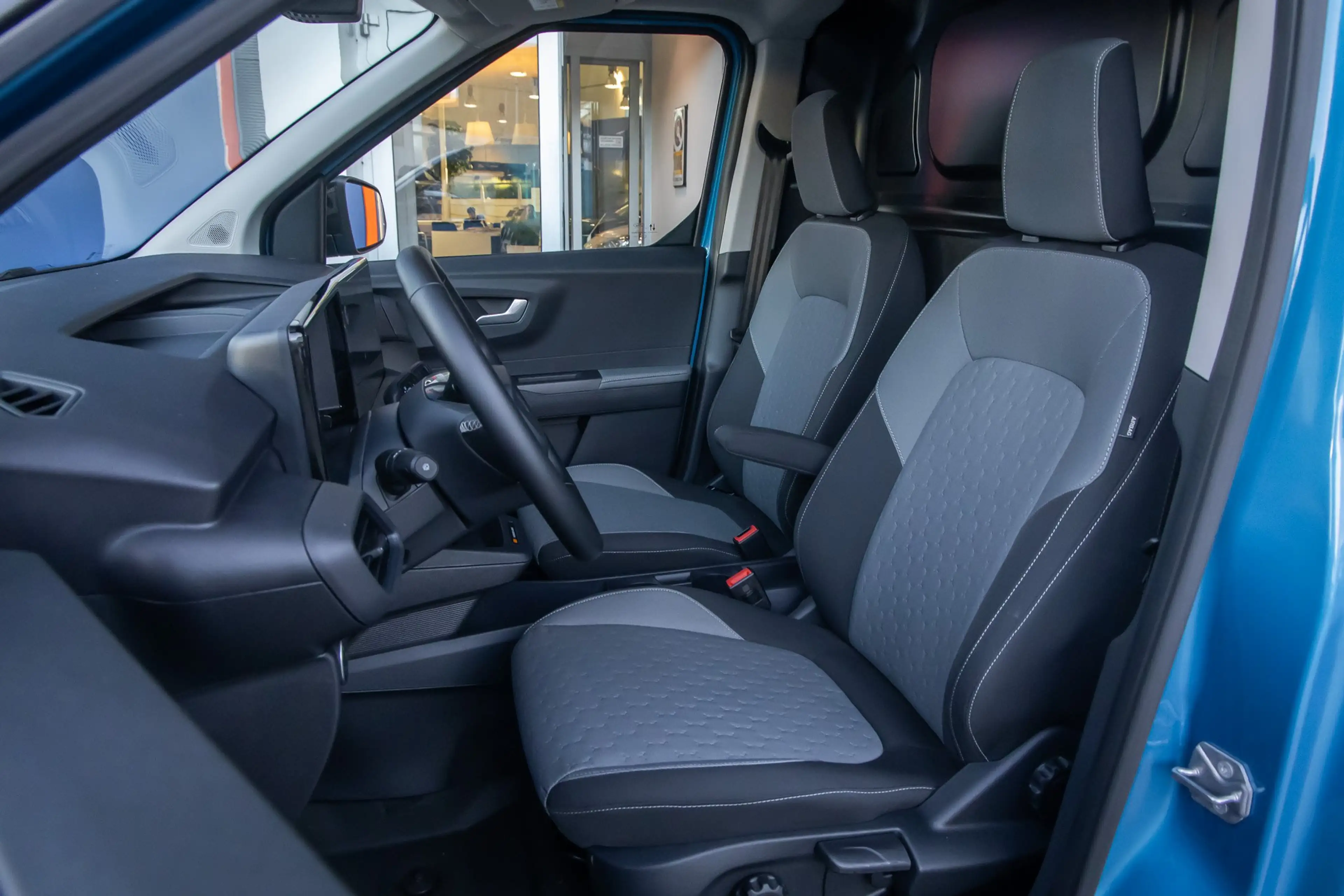 Ford E-Transit Cour. Limited 44 kWh | Trekhaak | Camera | Adap.cr — photo 16