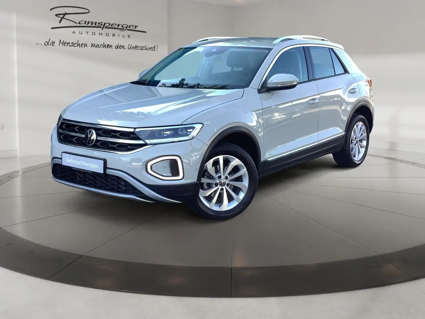 Volkswagen T-Roc 1.5 TSI DSG Style ACC LED Keyless Kamera Grau - 2