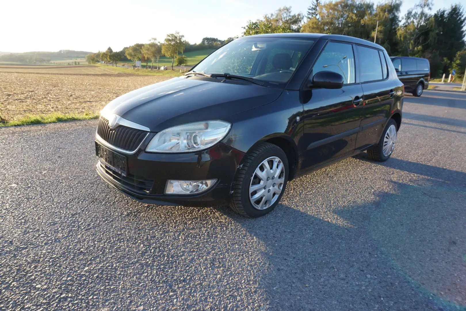 Skoda Fabia 1.2 TSI 63 Ambiente Schwarz - 2