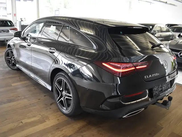 Mercedes-Benz 250 view 6