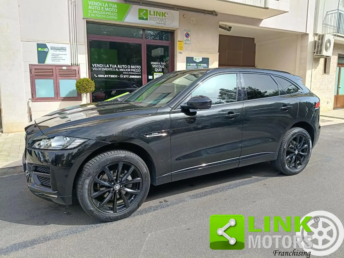 Jaguar F-Pace 2.0 D 180 CV AWD aut. R-Sport Noir - 1