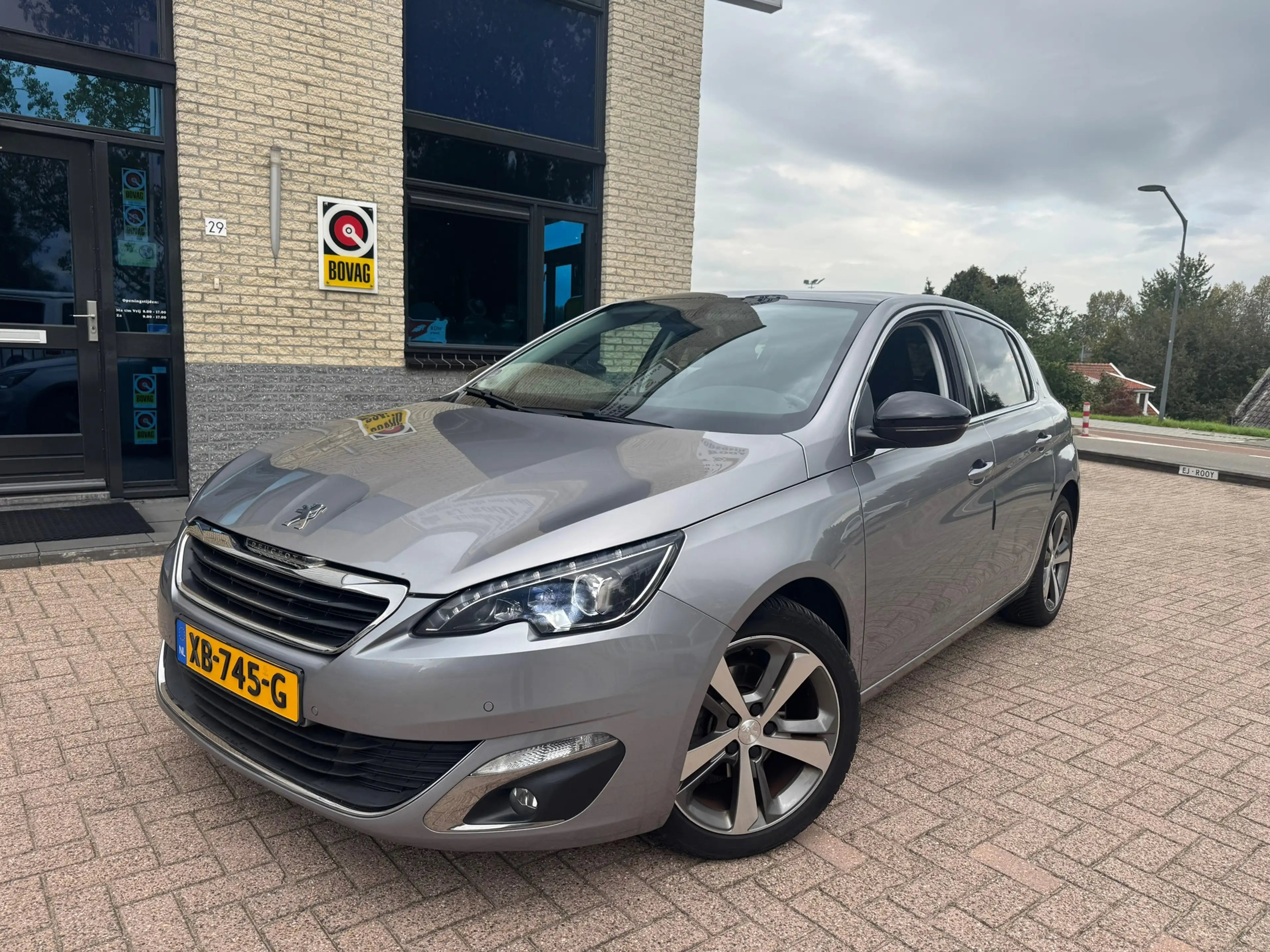 Peugeot 308 1.2 PureTech Allure- panodak-trekhaak- automaat