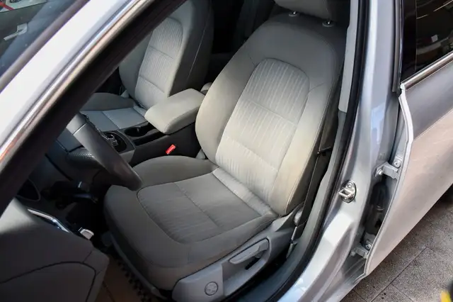 Audi A4 Avant view 10
