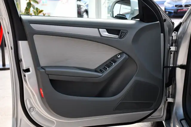 Audi A4 Avant view 7