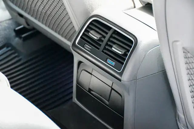 Audi A4 Avant view 15