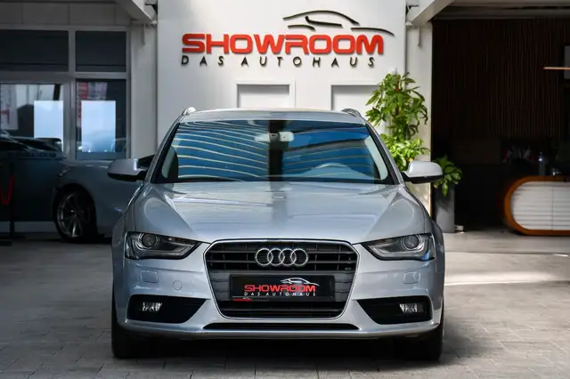 Audi A4 Avant view 5