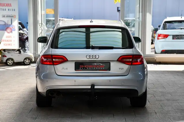 Audi A4 Avant view 6