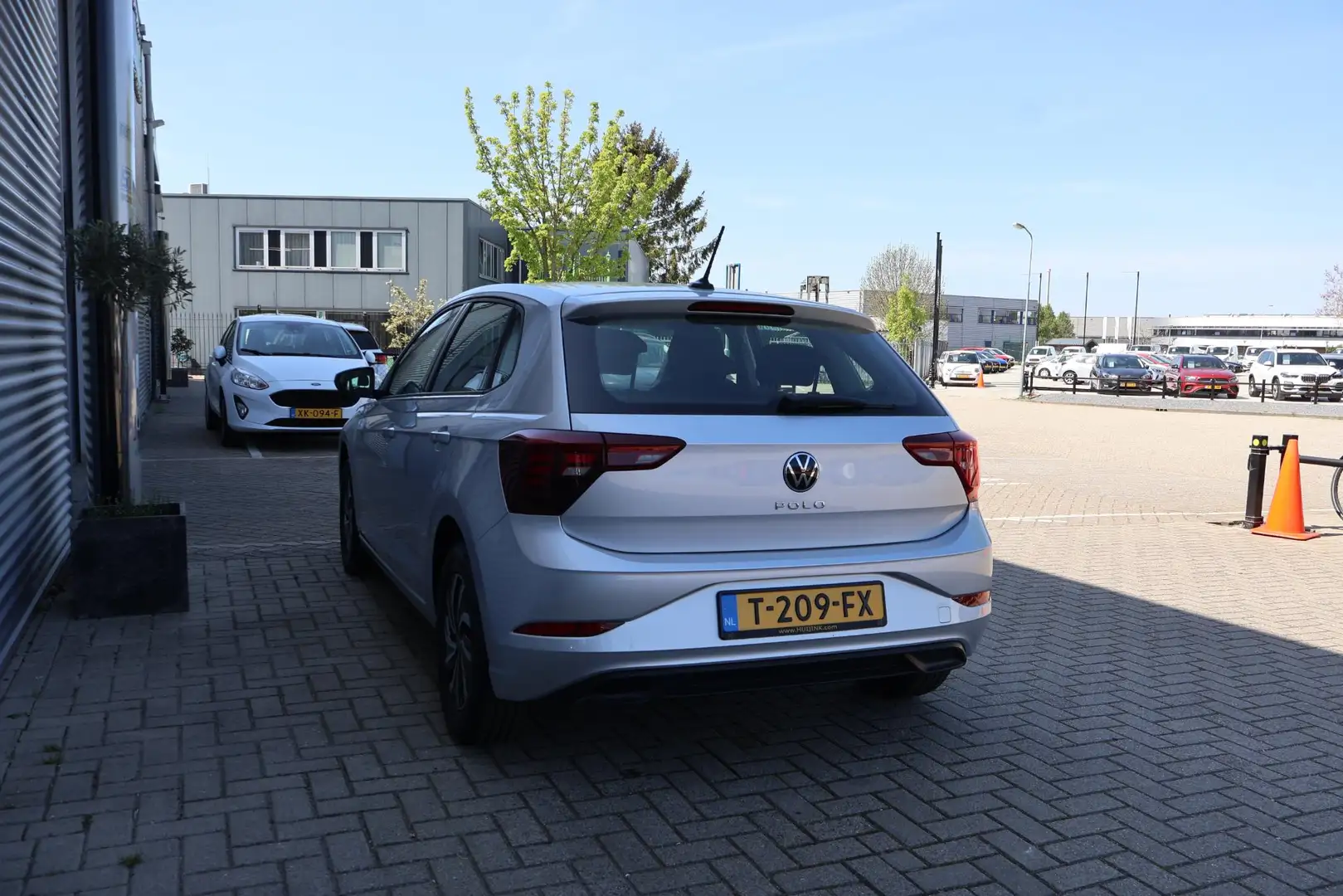 Volkswagen Polo 1.0 TSI Life IQ Drive | Stoelverwarming | Virtual Grijs - 2