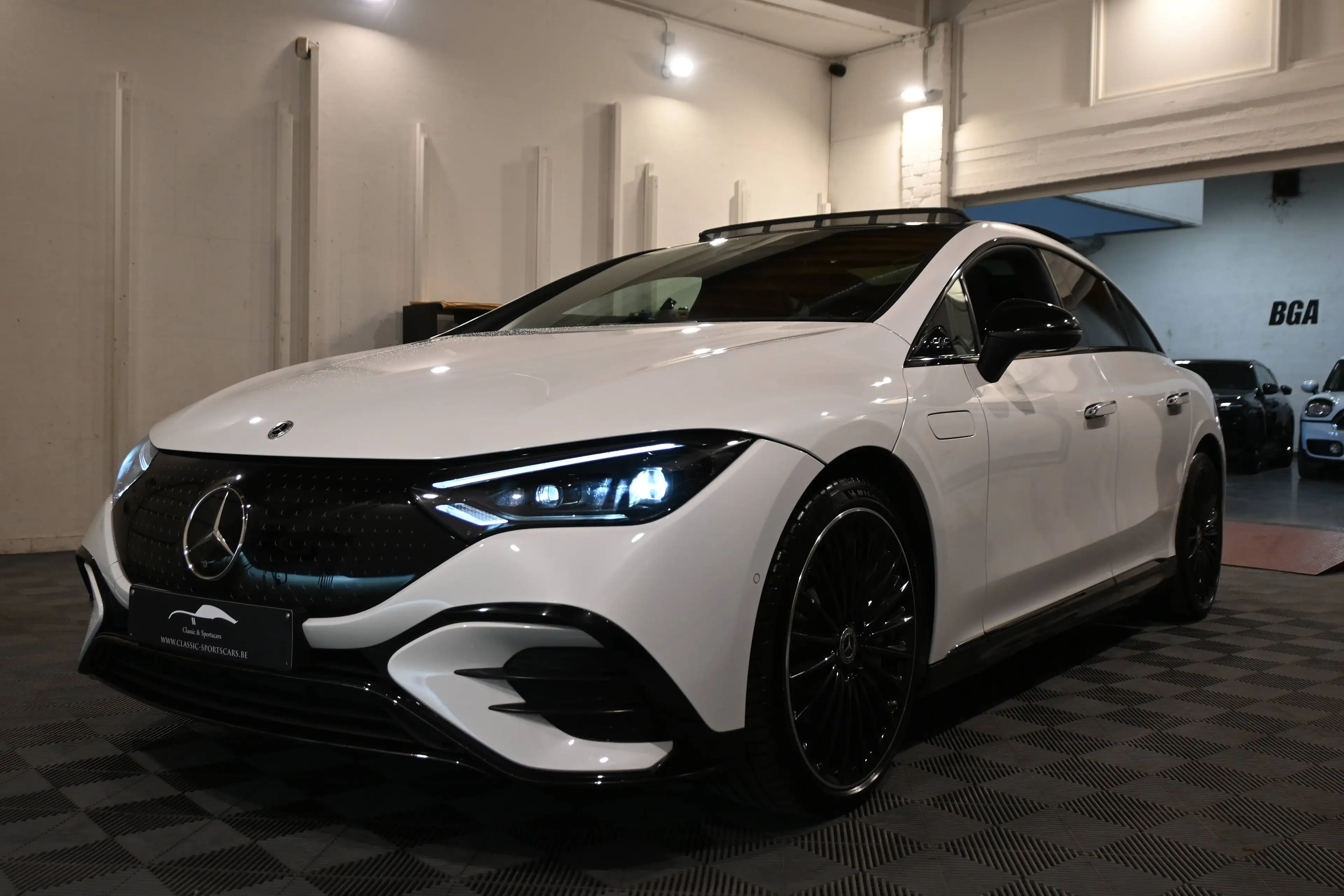 Mercedes-Benz EQA 350 EQA 350 + 4-Matic AMG LINE / PANO / AIR / CAMERA 360 / DISTRONIC / 21 INCH / FULL FULL OPTIONS !! — photo 4