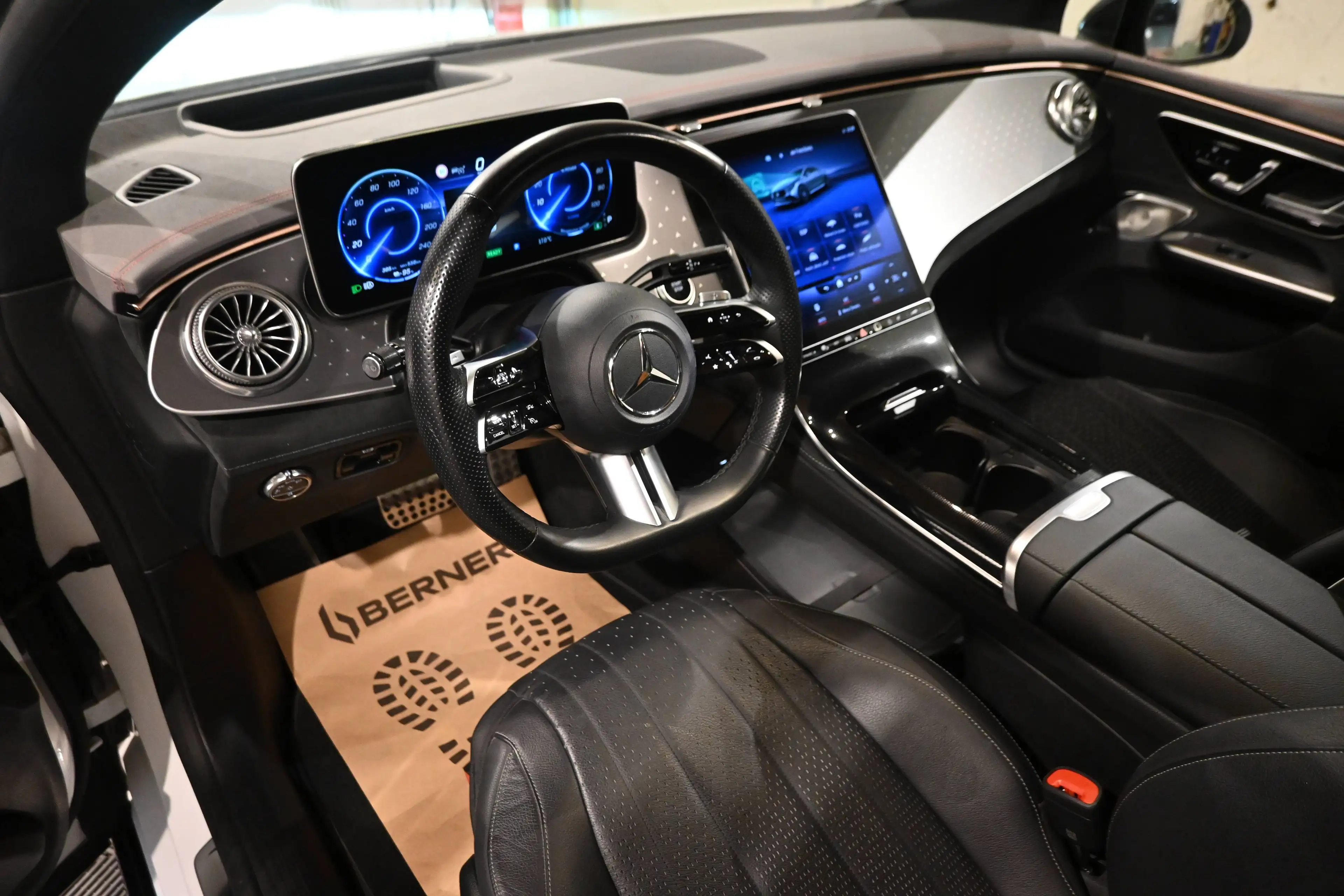 Mercedes-Benz EQA 350 EQA 350 + 4-Matic AMG LINE / PANO / AIR / CAMERA 360 / DISTRONIC / 21 INCH / FULL FULL OPTIONS !! — photo 15