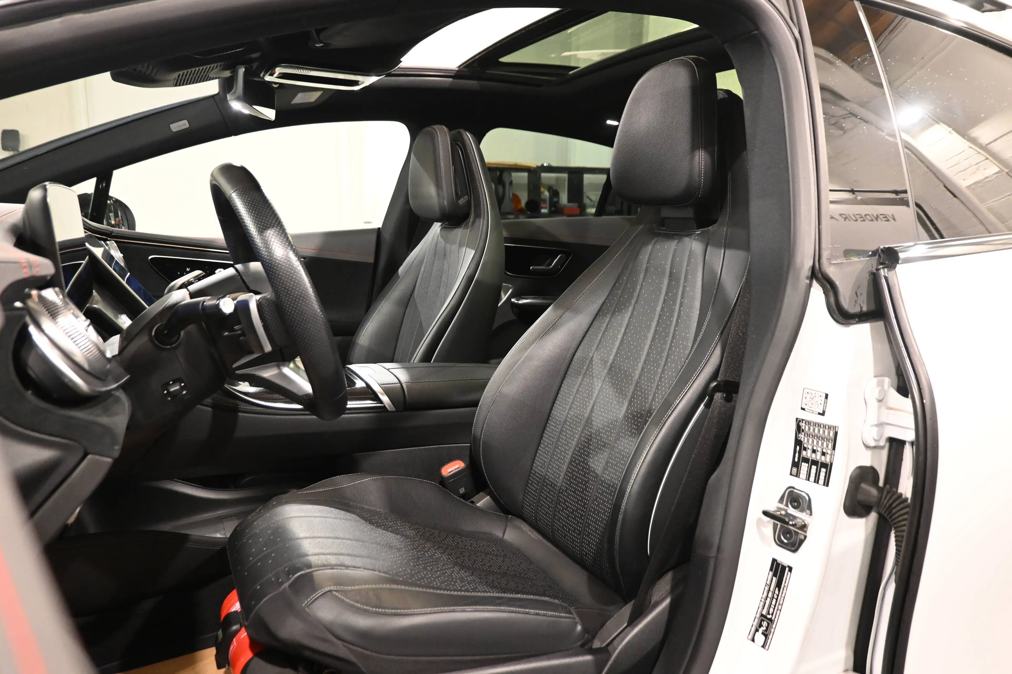 Mercedes-Benz EQA 350 EQA 350 + 4-Matic AMG LINE / PANO / AIR / CAMERA 360 / DISTRONIC / 21 INCH / FULL FULL OPTIONS !! — photo 14