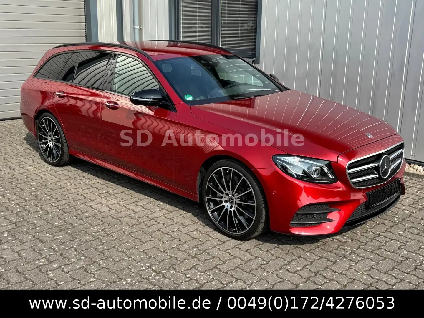 Mercedes-Benz E 300 T AMG LINE + 20"ZOLL+WIDSCREEN+DESIGNO Rouge - 1