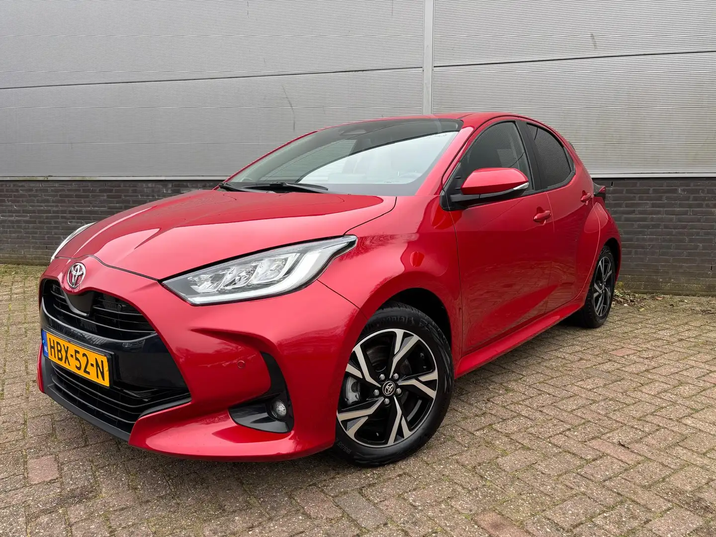 Toyota Yaris 1.5 Hybrid 115 First Edition Limited Rojo - 1