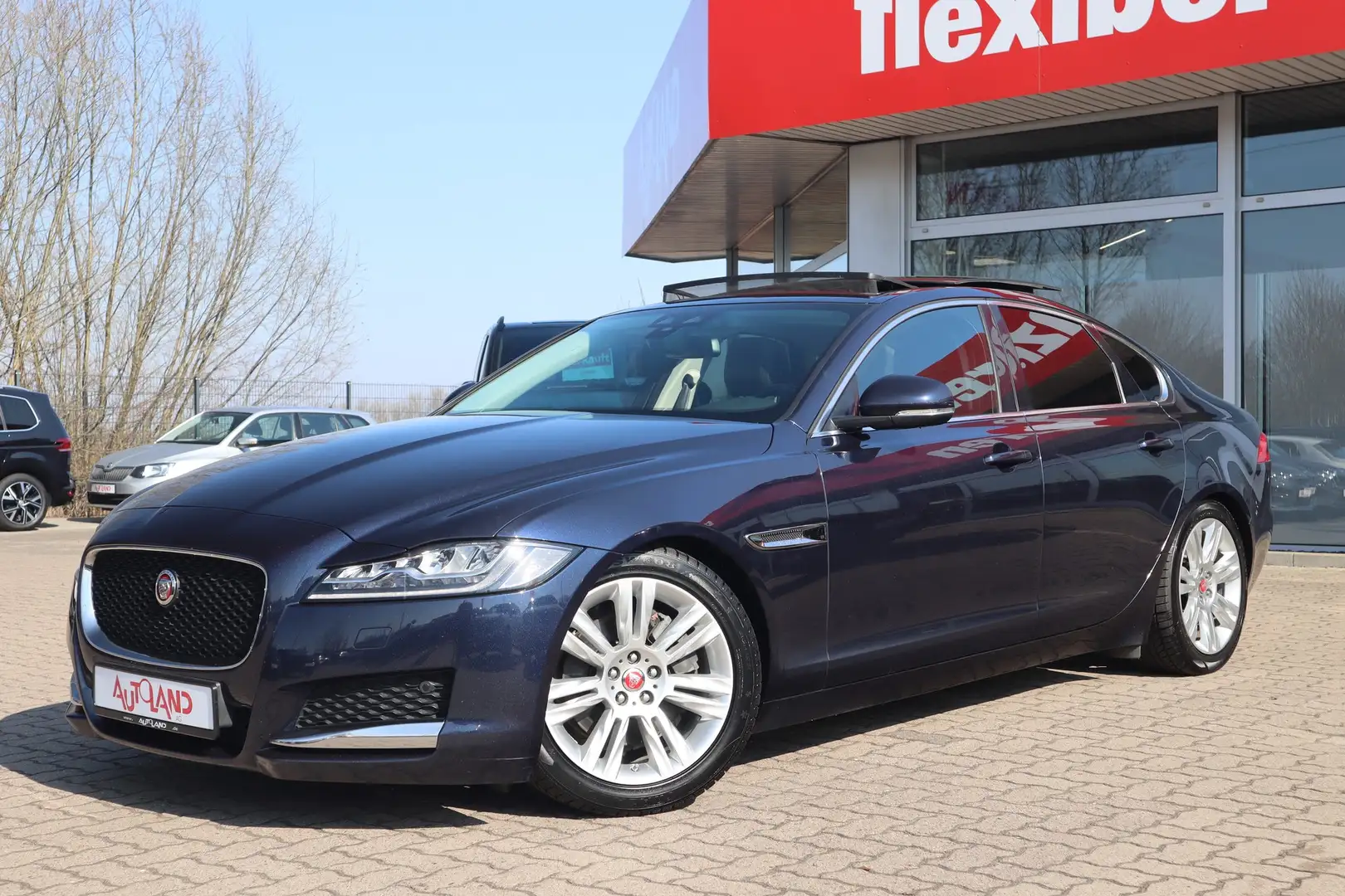 Jaguar XF 2.0 Portfolio AWD Kamera Standheizung Navi Azul - 2