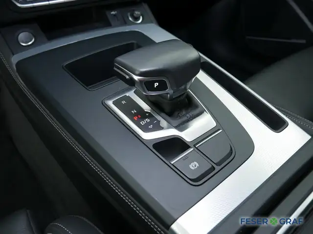 Audi Q5 view 9
