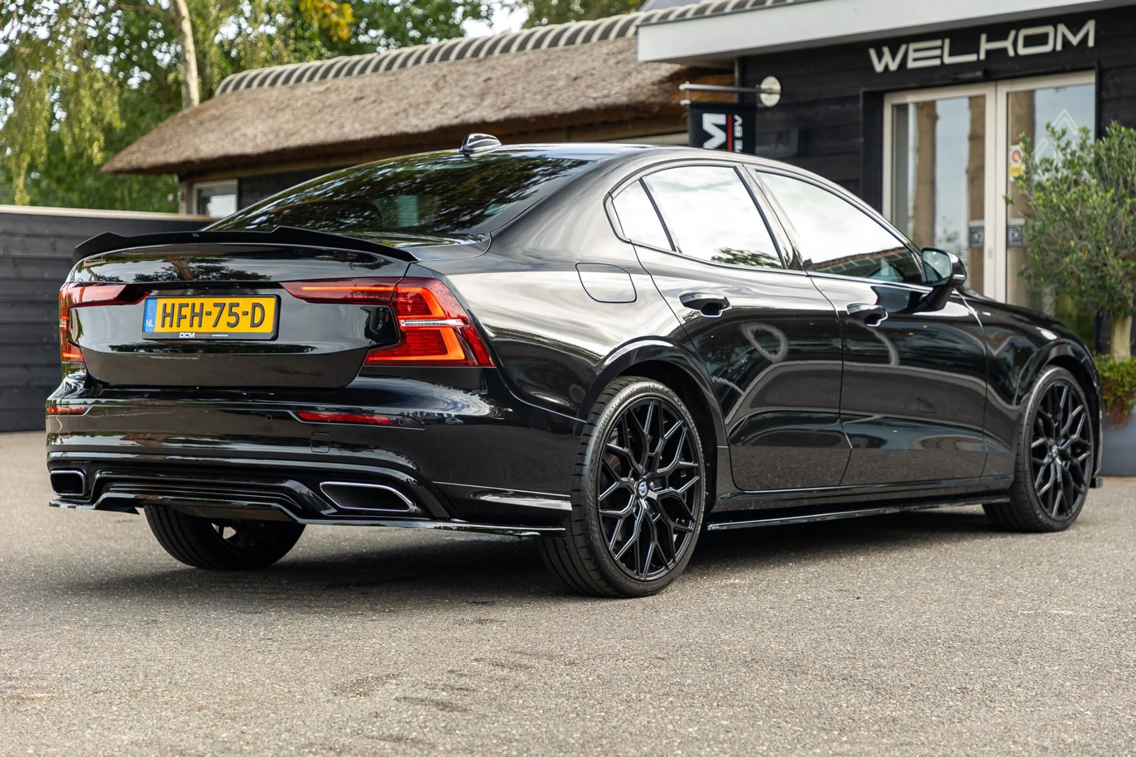 Volvo S60 2.0 Recharge T6 AWD R-Design 20inch Maxton Black e — photo 3
