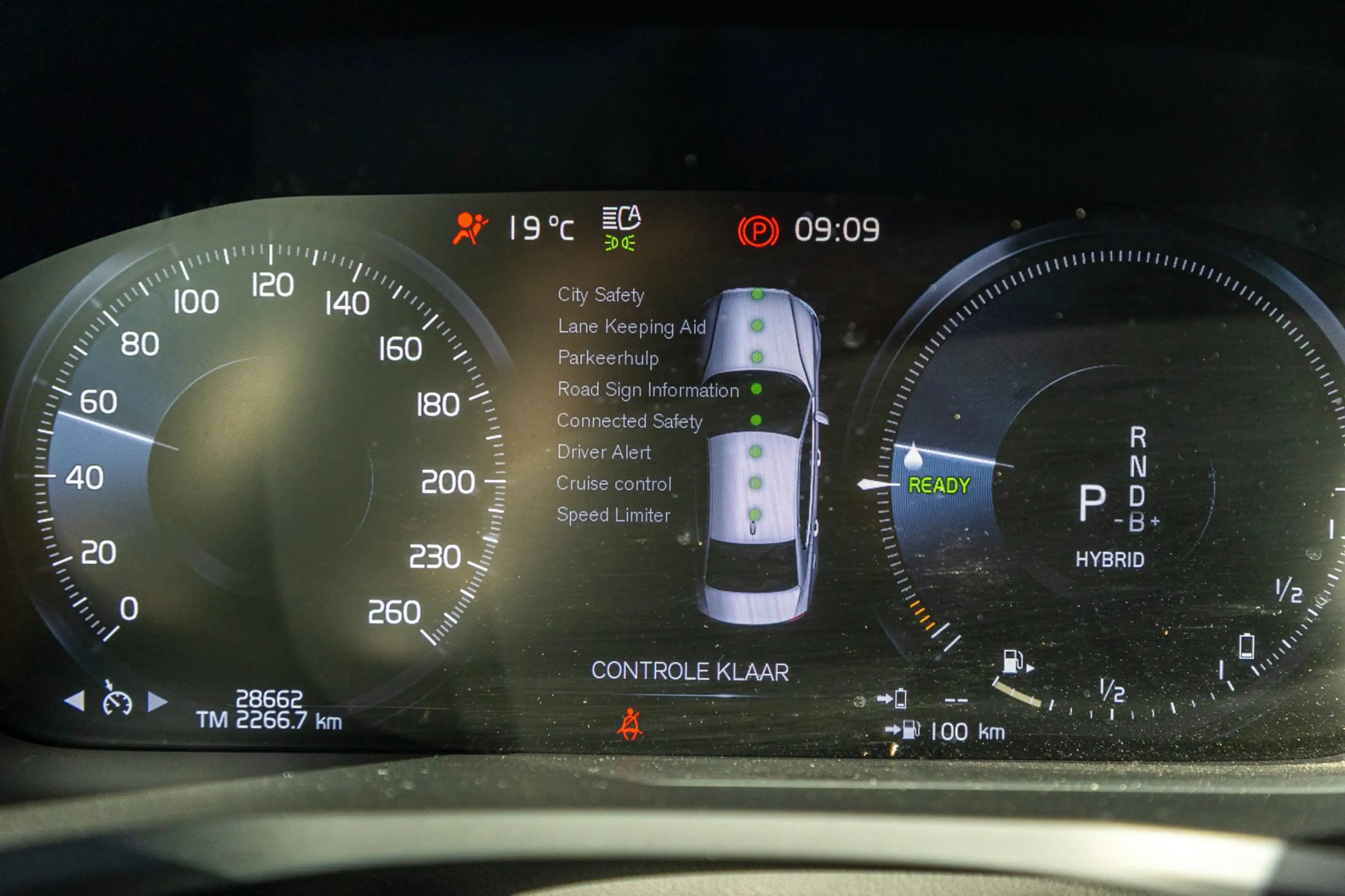 Volvo S60 2.0 Recharge T6 AWD R-Design 20inch Maxton Black e — photo 7