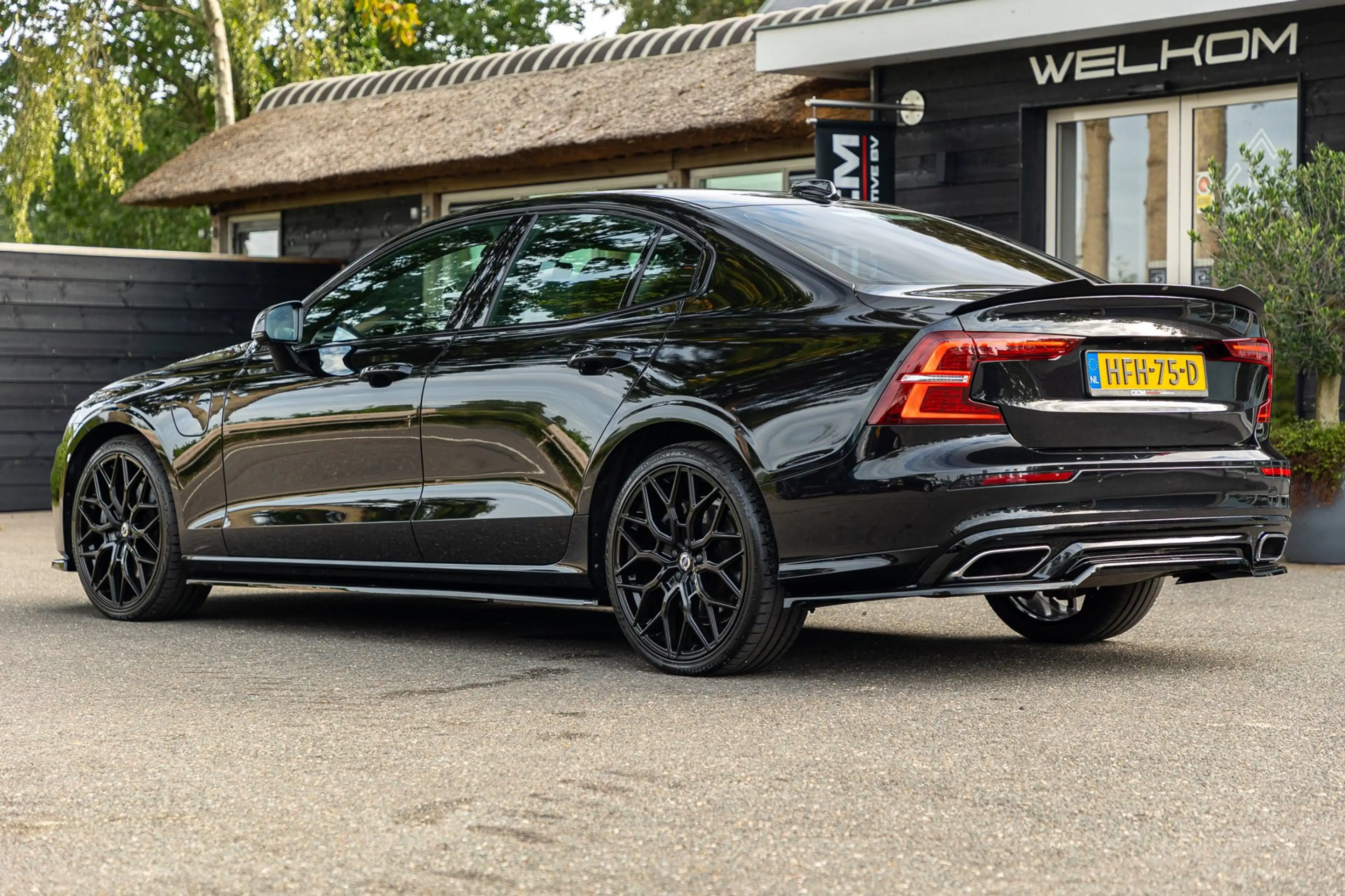 Volvo S60 2.0 Recharge T6 AWD R-Design 20inch Maxton Black e — photo 5