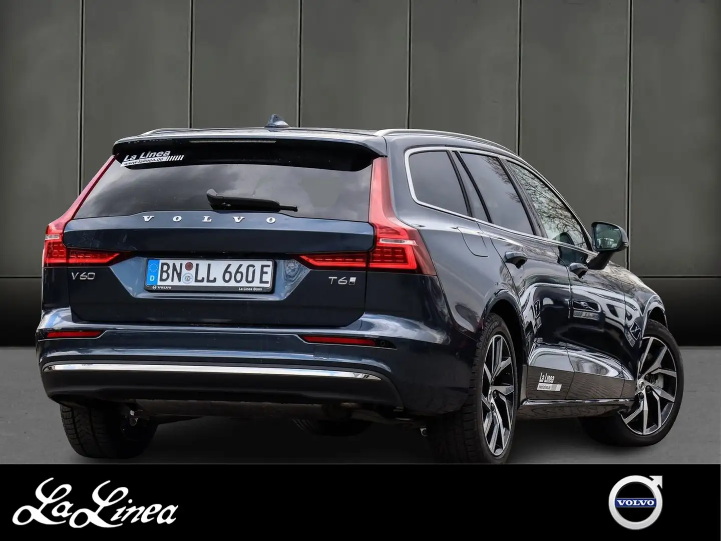Volvo V60 T6 Plus Bright Recharge Plug-In Hybrid AWD Blauw - 2