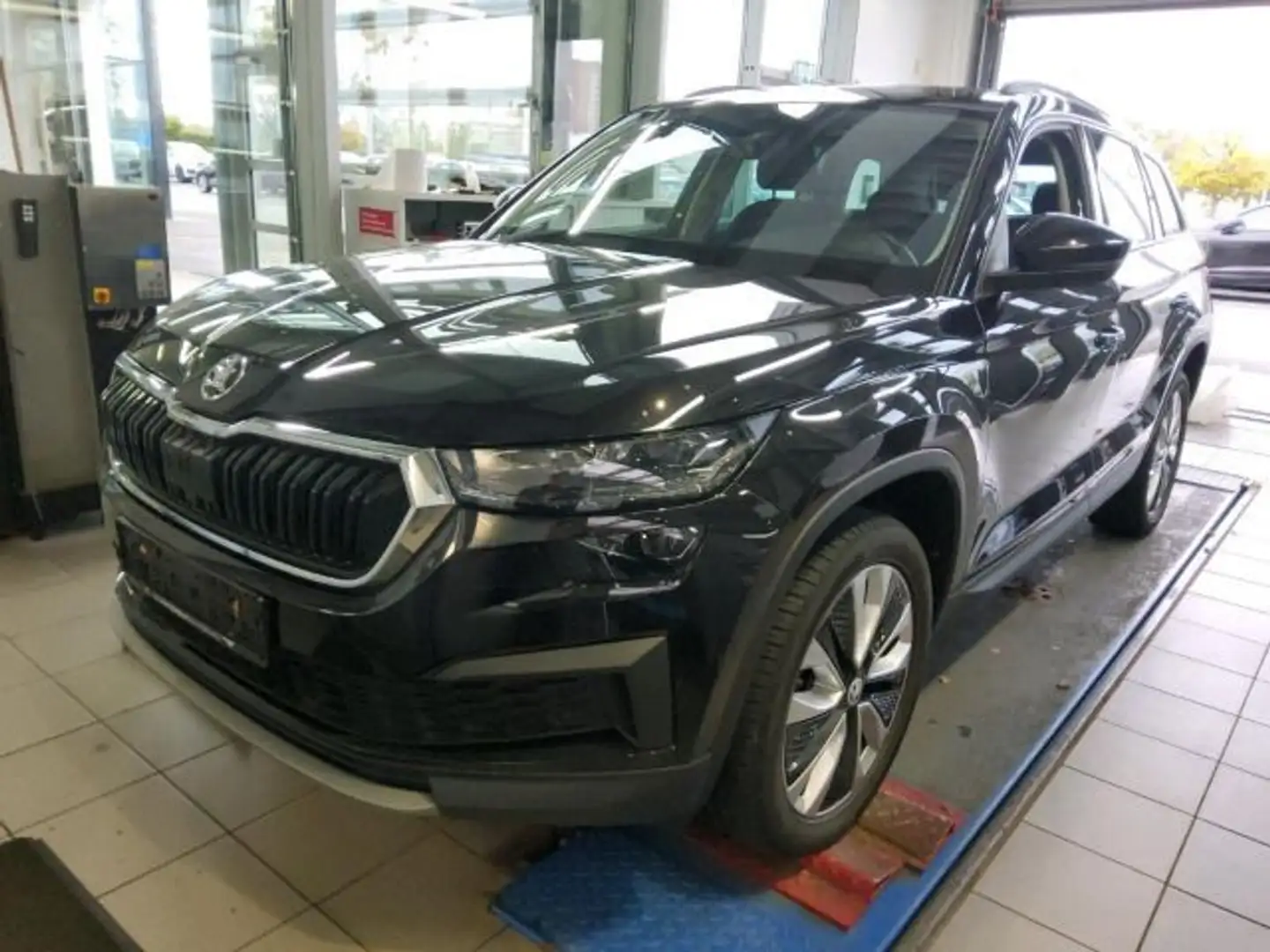 Skoda Kodiaq 2.0 TDI DSG MATRIX ST.HEIZ LM19 AHK Schwarz - 2