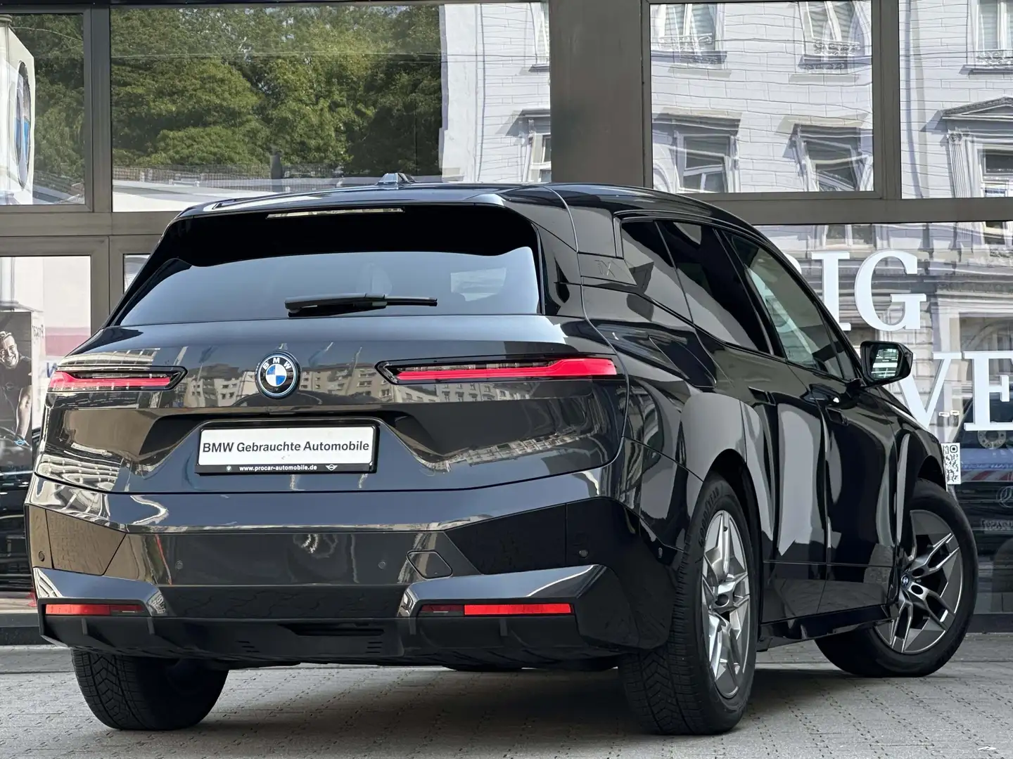BMW iX xDrive40 M Sport AHK DA PA LASER H/K DAB Grau - 2