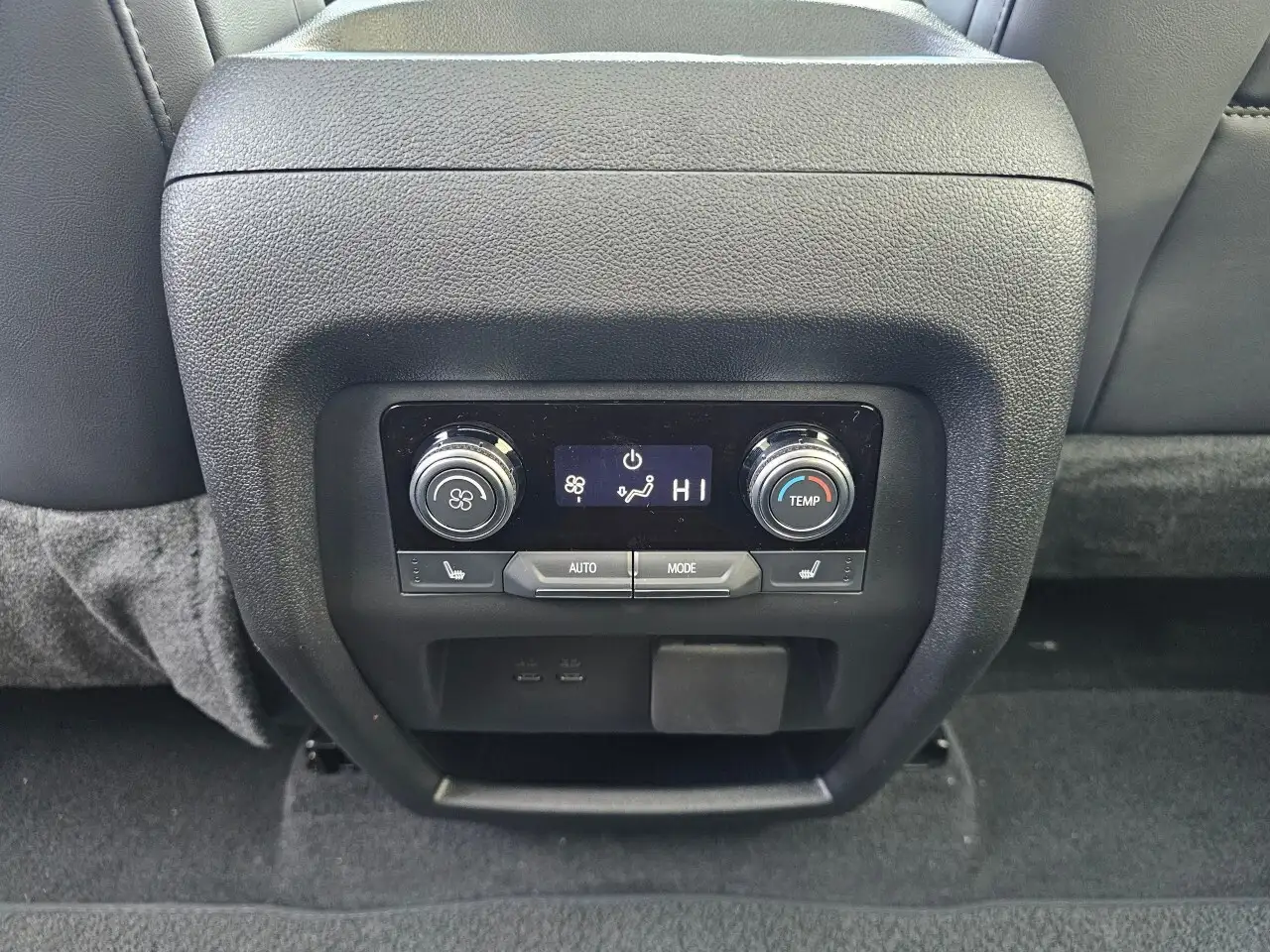 GMC Acadia снимка GMC Acadia
