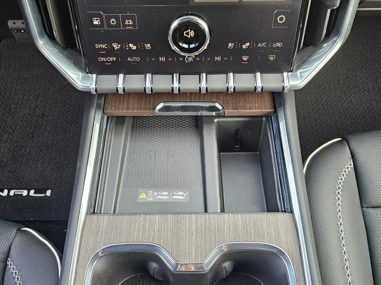 GMC Acadia снимка GMC Acadia
