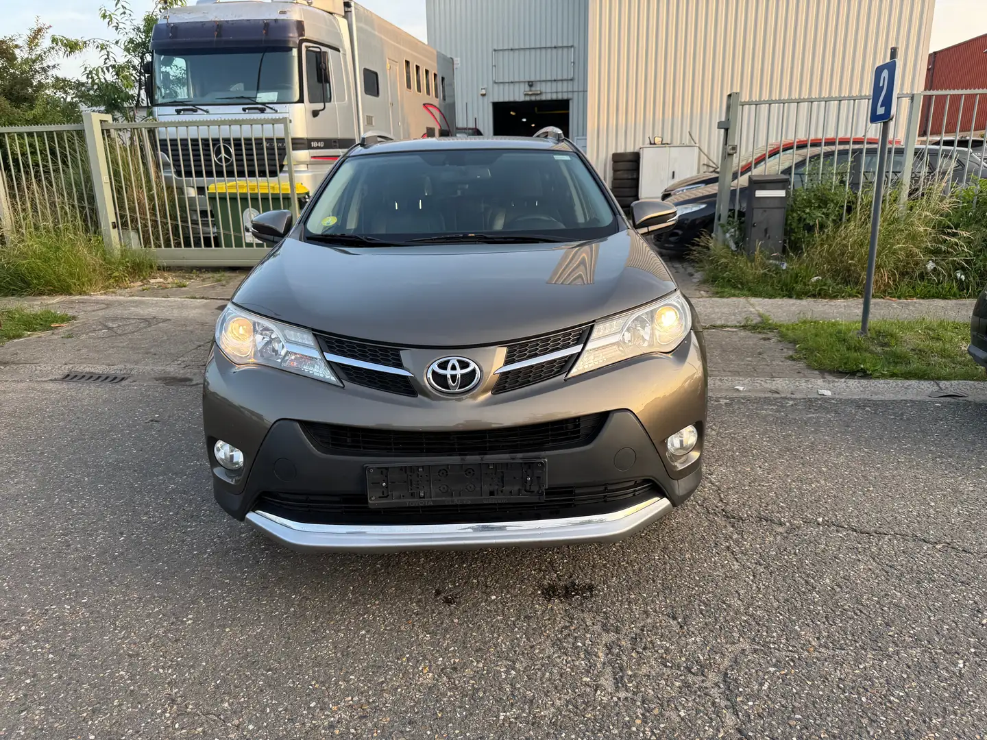 Toyota RAV 4 RAV4 2.0 D-4D 4x2 Comfort Grijs - 2