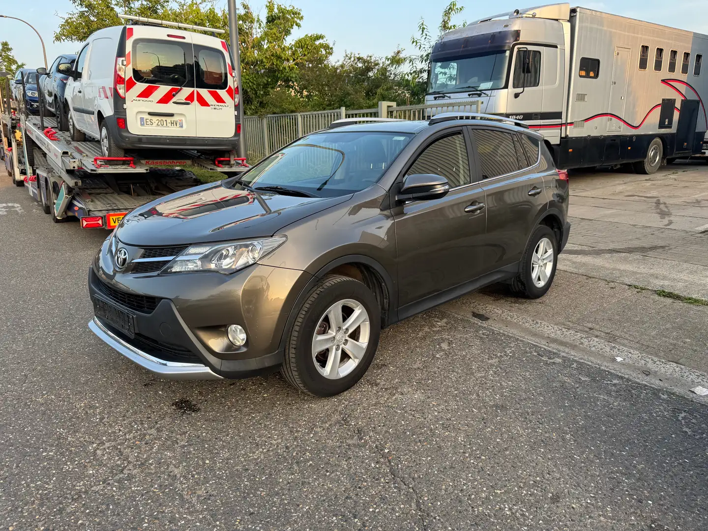 Toyota RAV 4 RAV4 2.0 D-4D 4x2 Comfort Grijs - 1