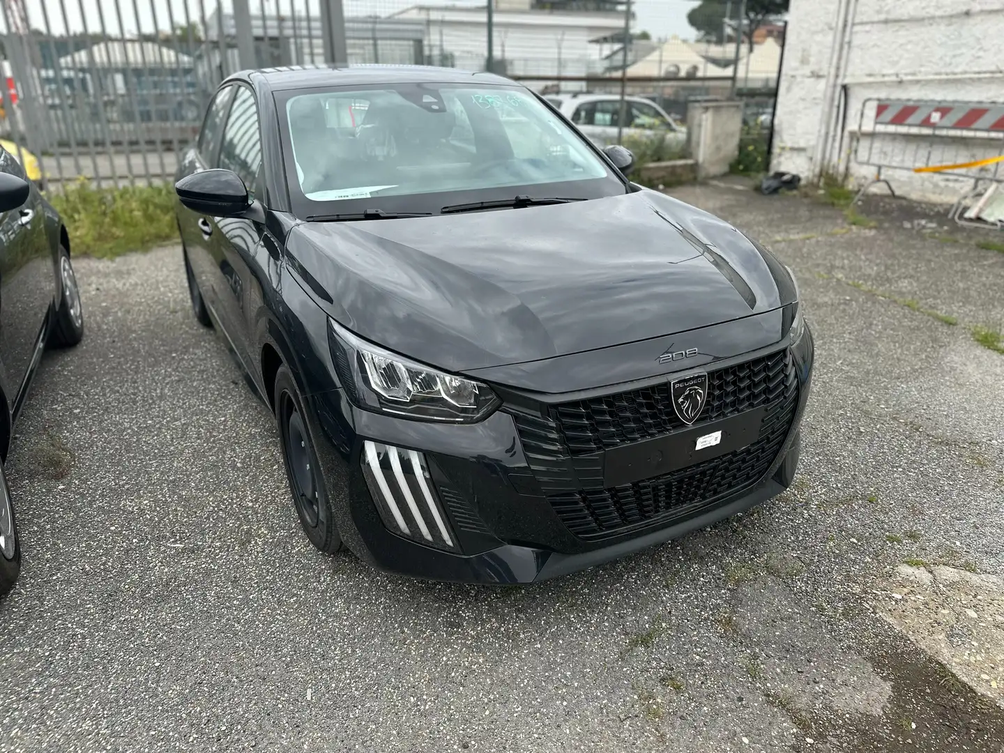 Peugeot 208 PureTech 100 Stop&Start 5 porte Style Černá - 1