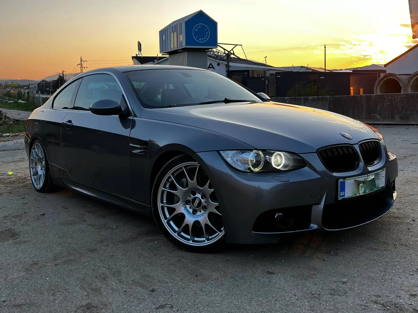 BMW 335 335i Coupe Aut. Grau - 2