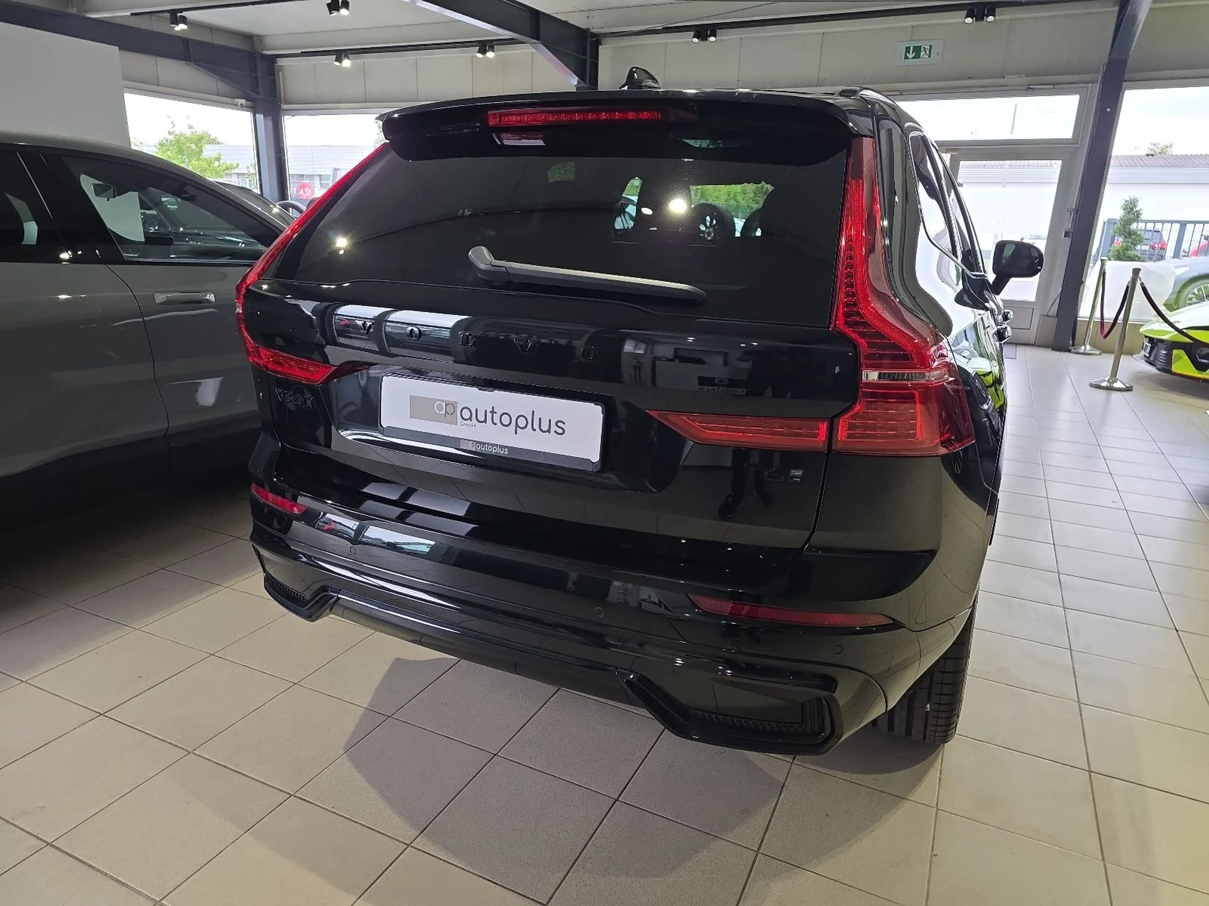 Volvo XC60 T6 Plus Black Edition Recharge AWD ACC BLIS — photo 7
