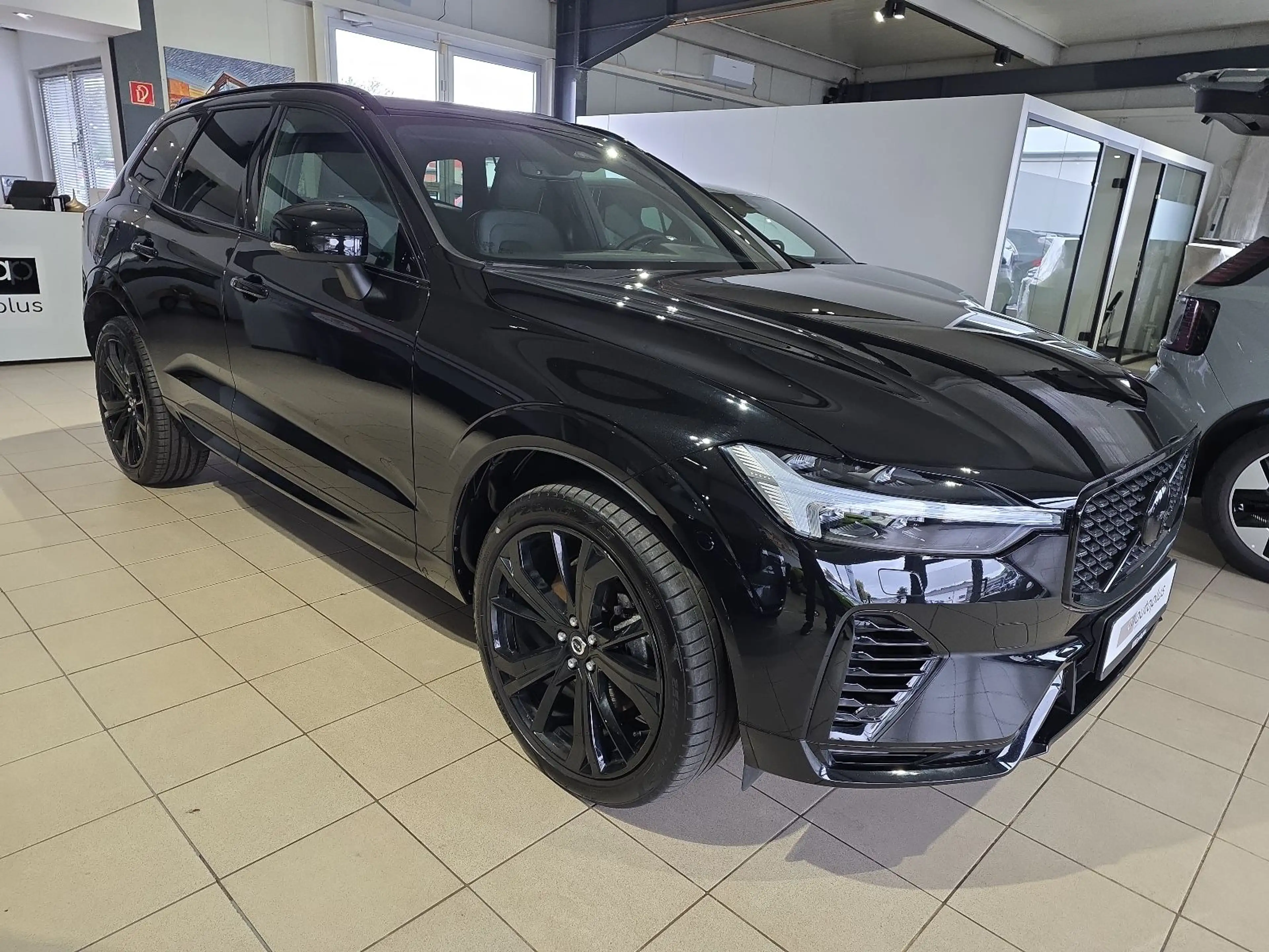 Volvo XC60 T6 Plus Black Edition Recharge AWD ACC BLIS — photo 5