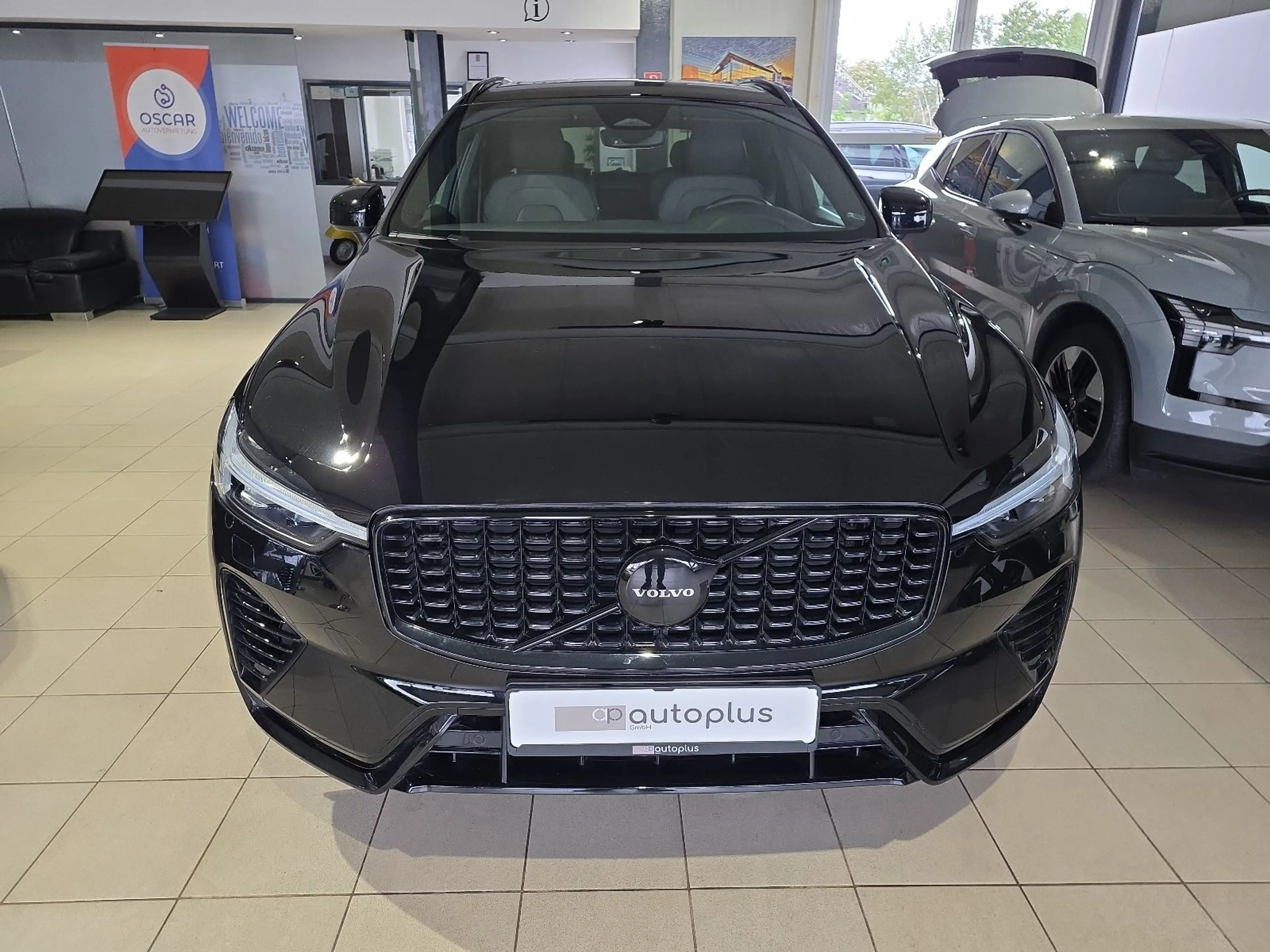 Volvo XC60 T6 Plus Black Edition Recharge AWD ACC BLIS — photo 3