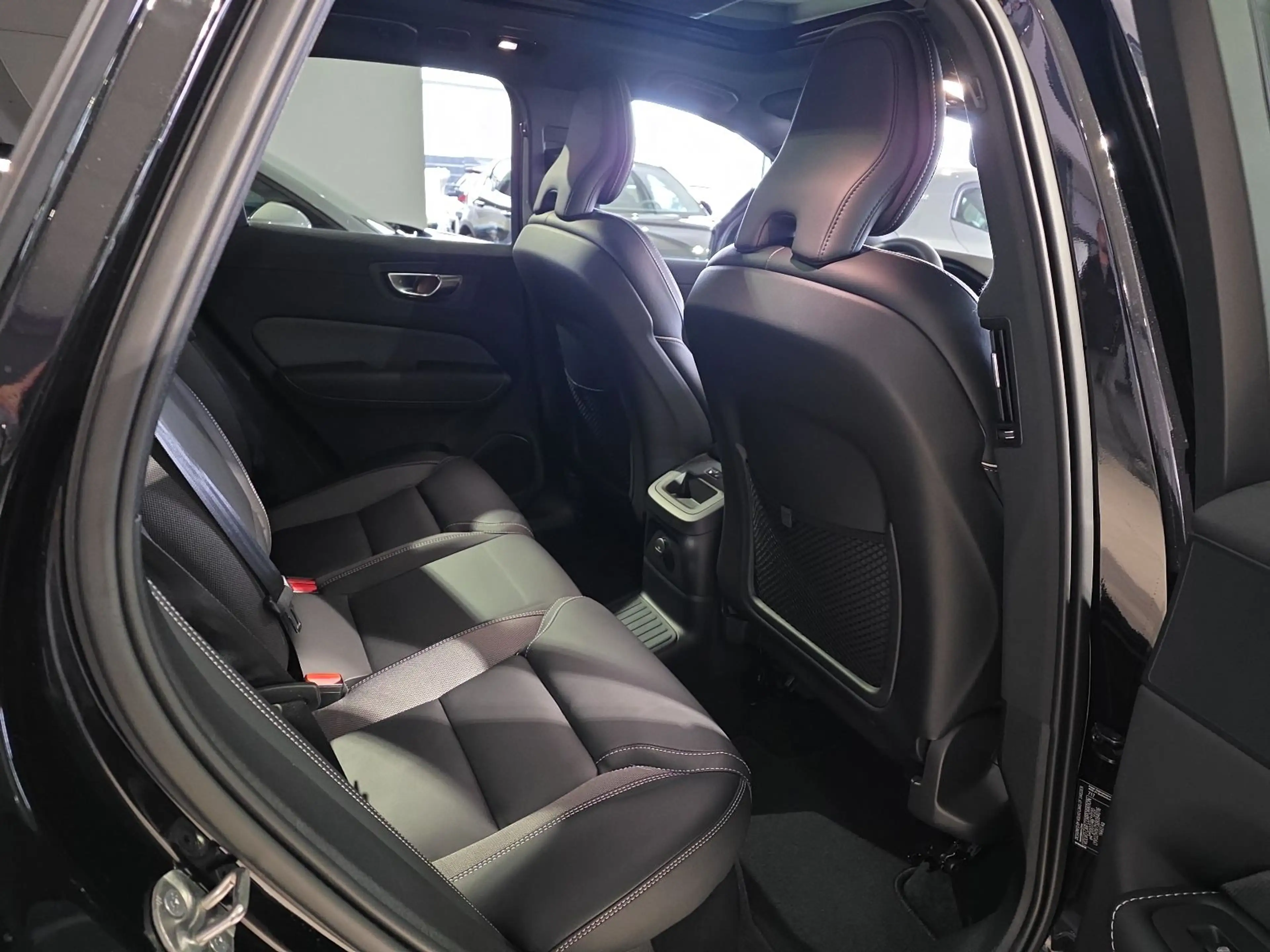 Volvo XC60 T6 Plus Black Edition Recharge AWD ACC BLIS — photo 13