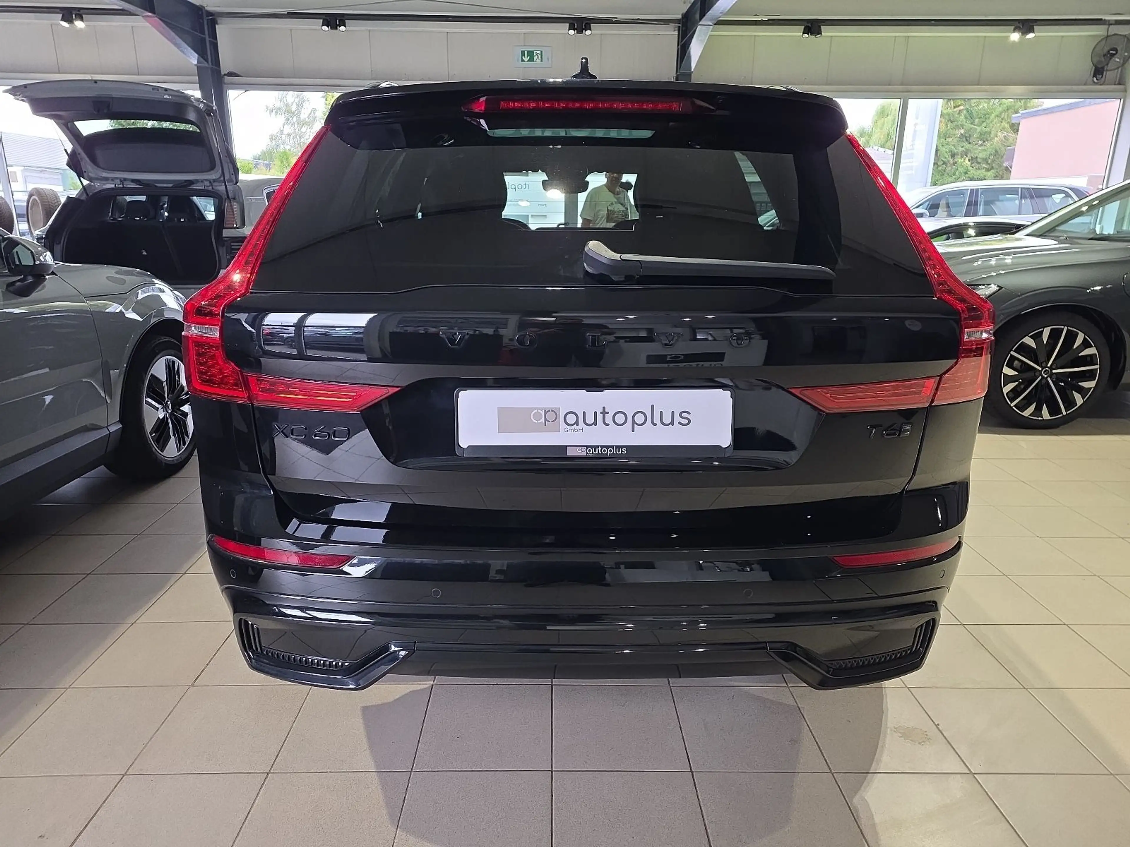 Volvo XC60 T6 Plus Black Edition Recharge AWD ACC BLIS — photo 8