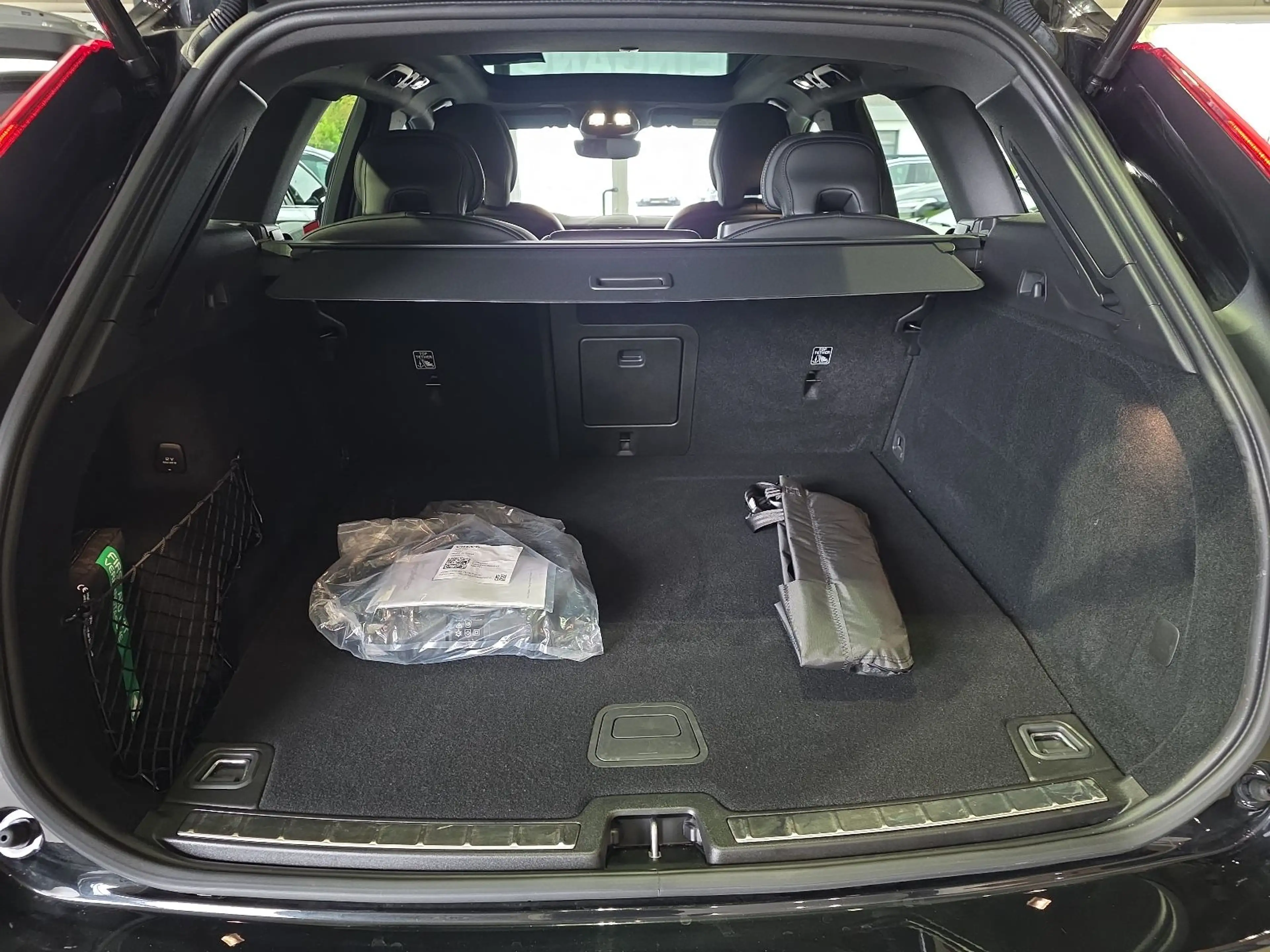Volvo XC60 T6 Plus Black Edition Recharge AWD ACC BLIS — photo 14