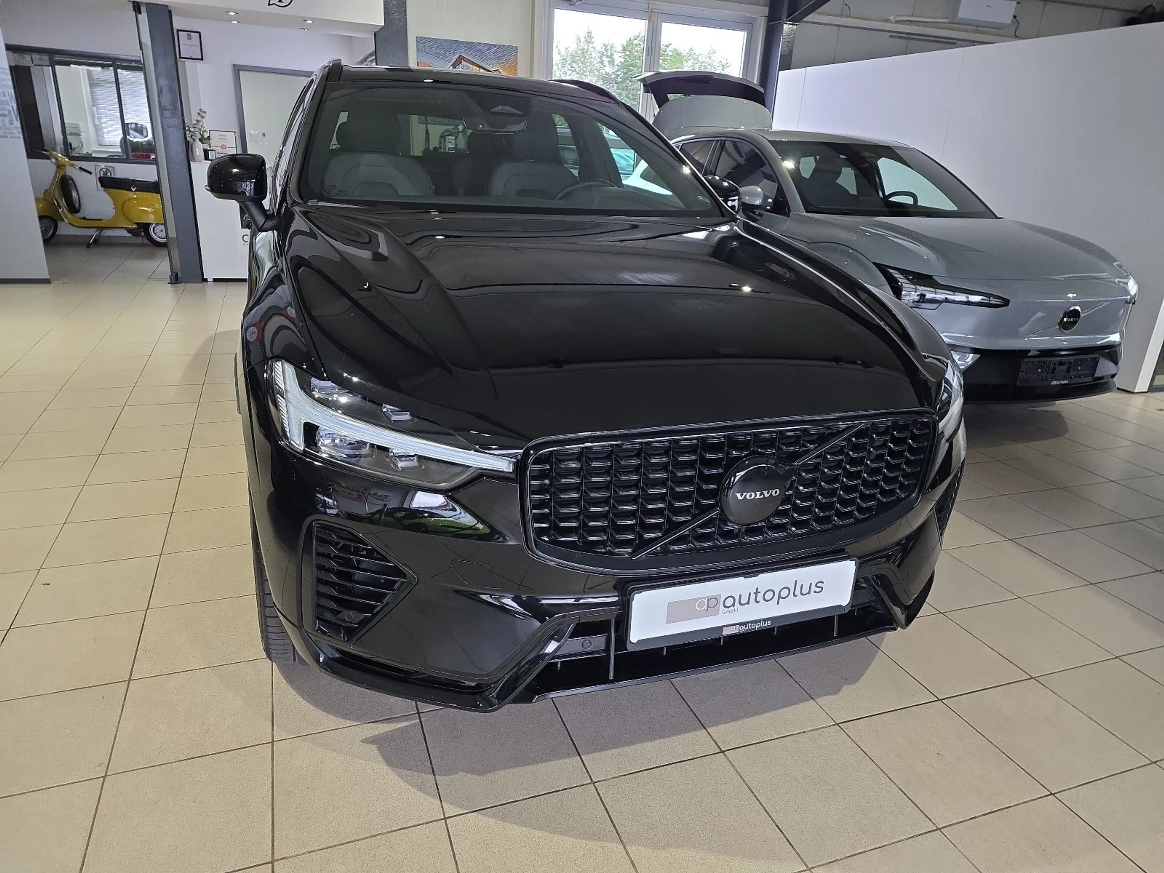 Volvo XC60 T6 Plus Black Edition Recharge AWD ACC BLIS — photo 4