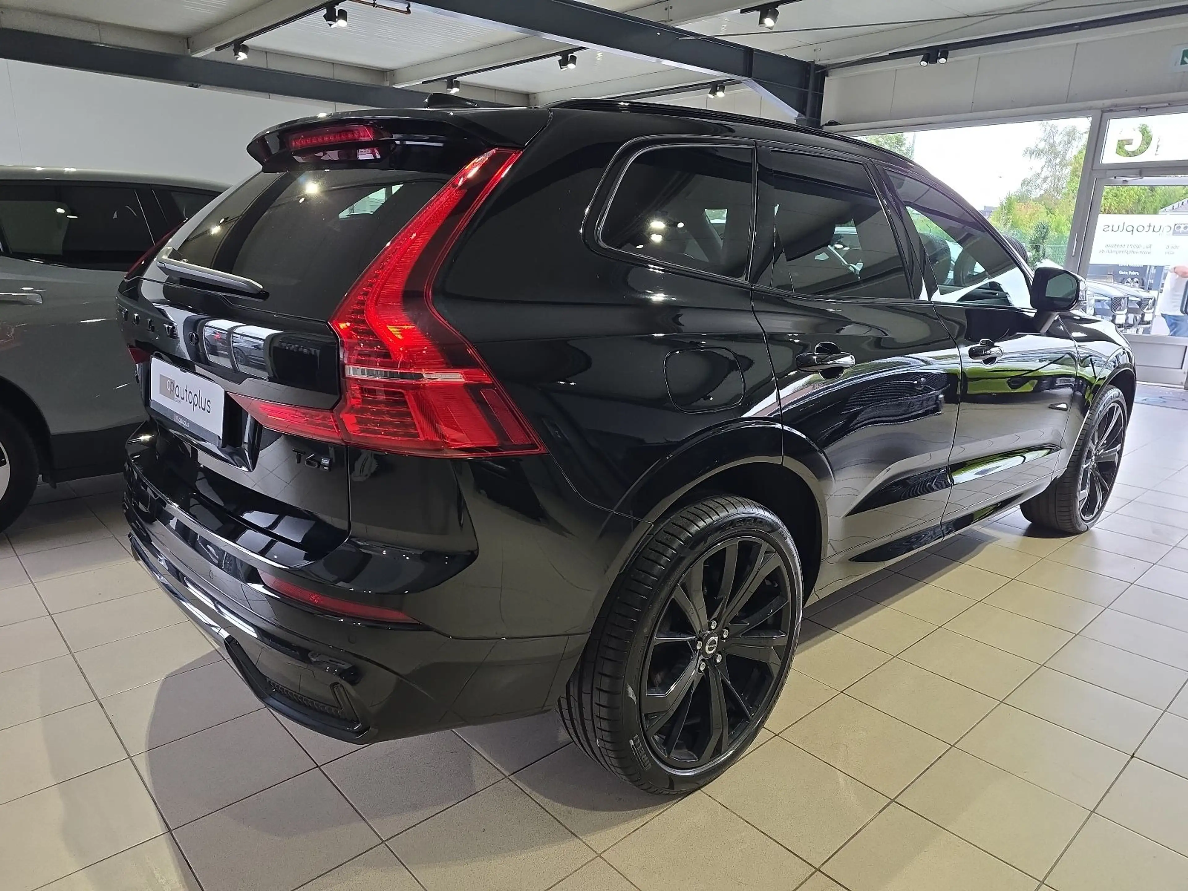 Volvo XC60 T6 Plus Black Edition Recharge AWD ACC BLIS — photo 6