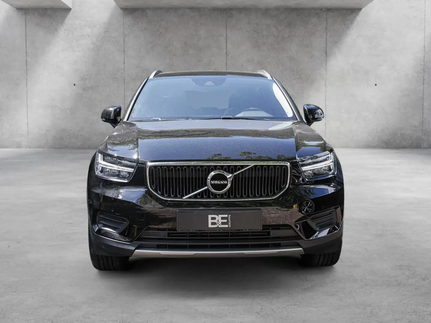 Volvo XC40 T2 Momentum AHK NAVI KAM PANO Schwarz - 2