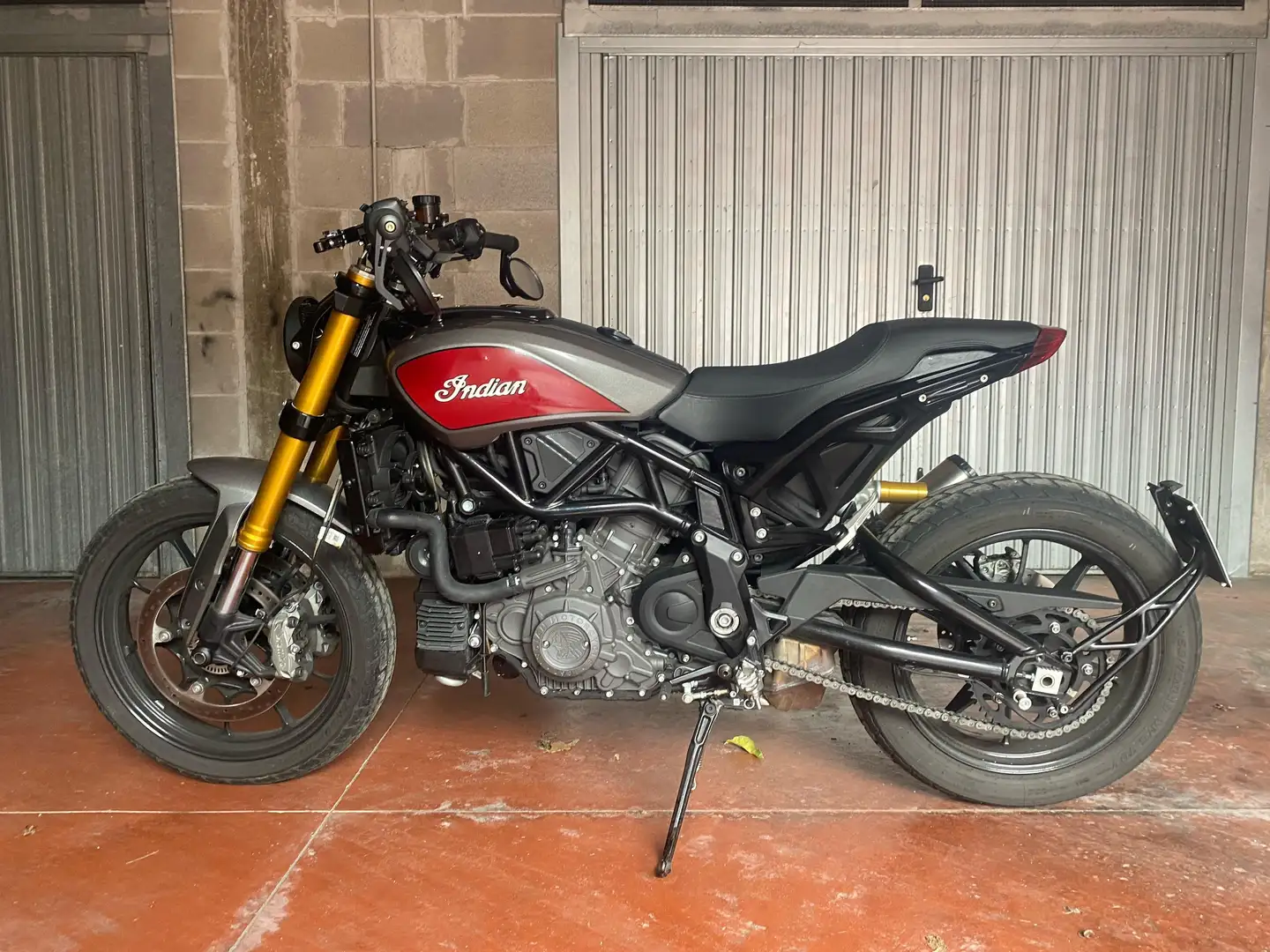 Indian FTR 1200 S Argento - 2