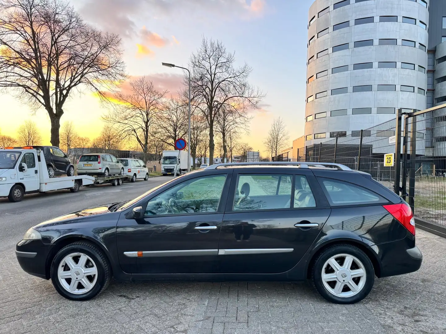 Renault Laguna Grand Tour 2.0-16V Privilège/AUT/NAVI/STOELVERW/EL Negro - 2