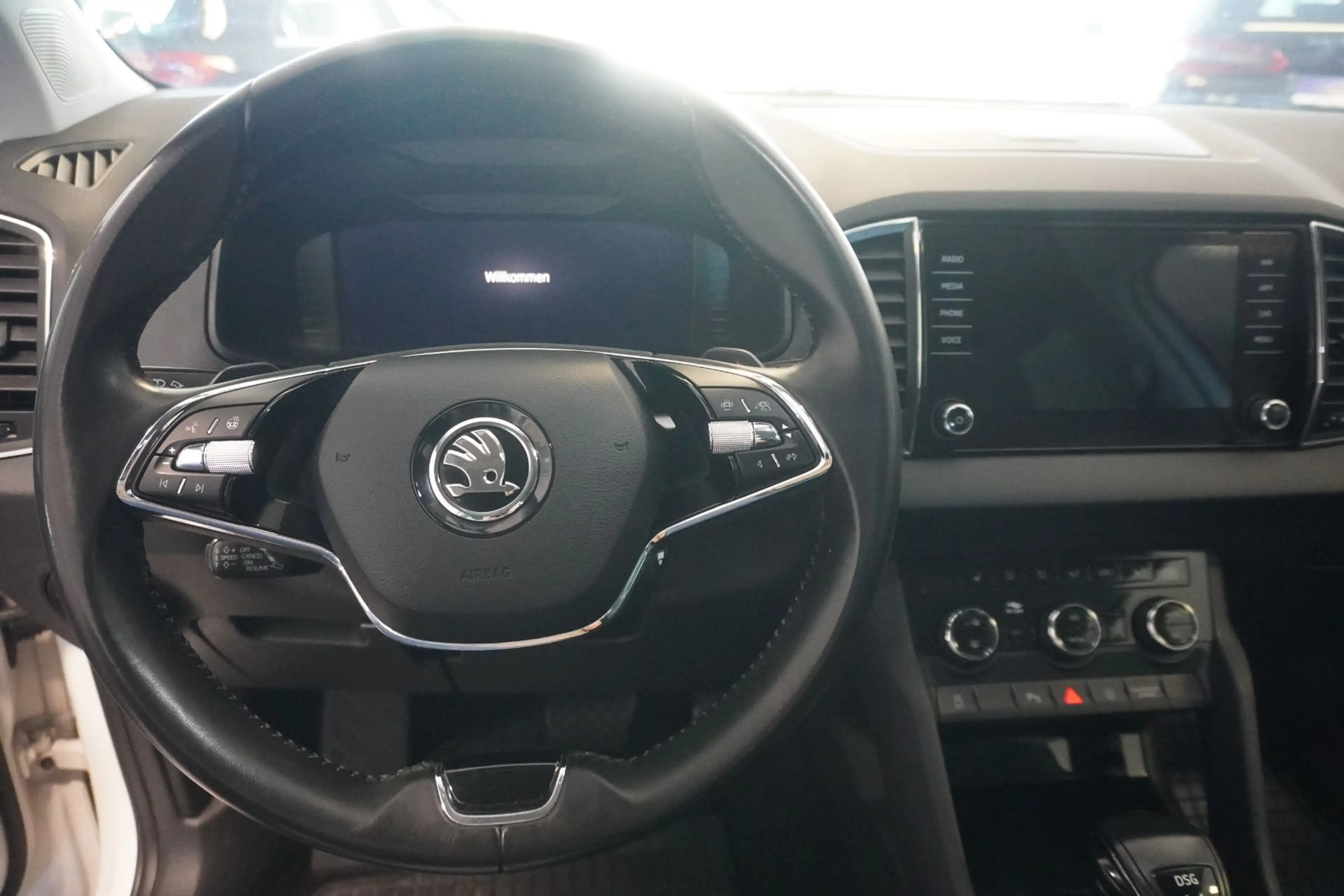 Skoda Karoq 2,0 TDI SCR 4x4 Style SC DSG — photo 11